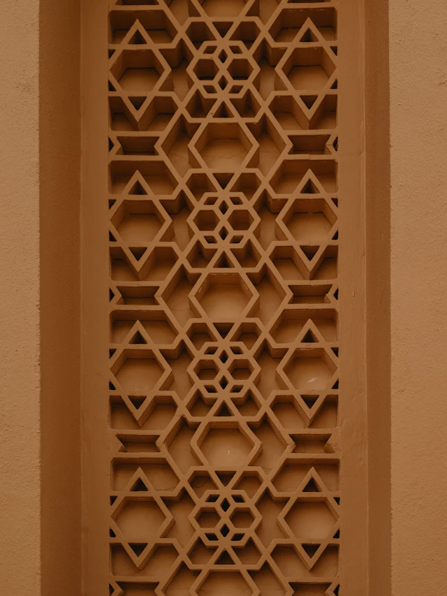 Sandstone lattice screen with star patterns