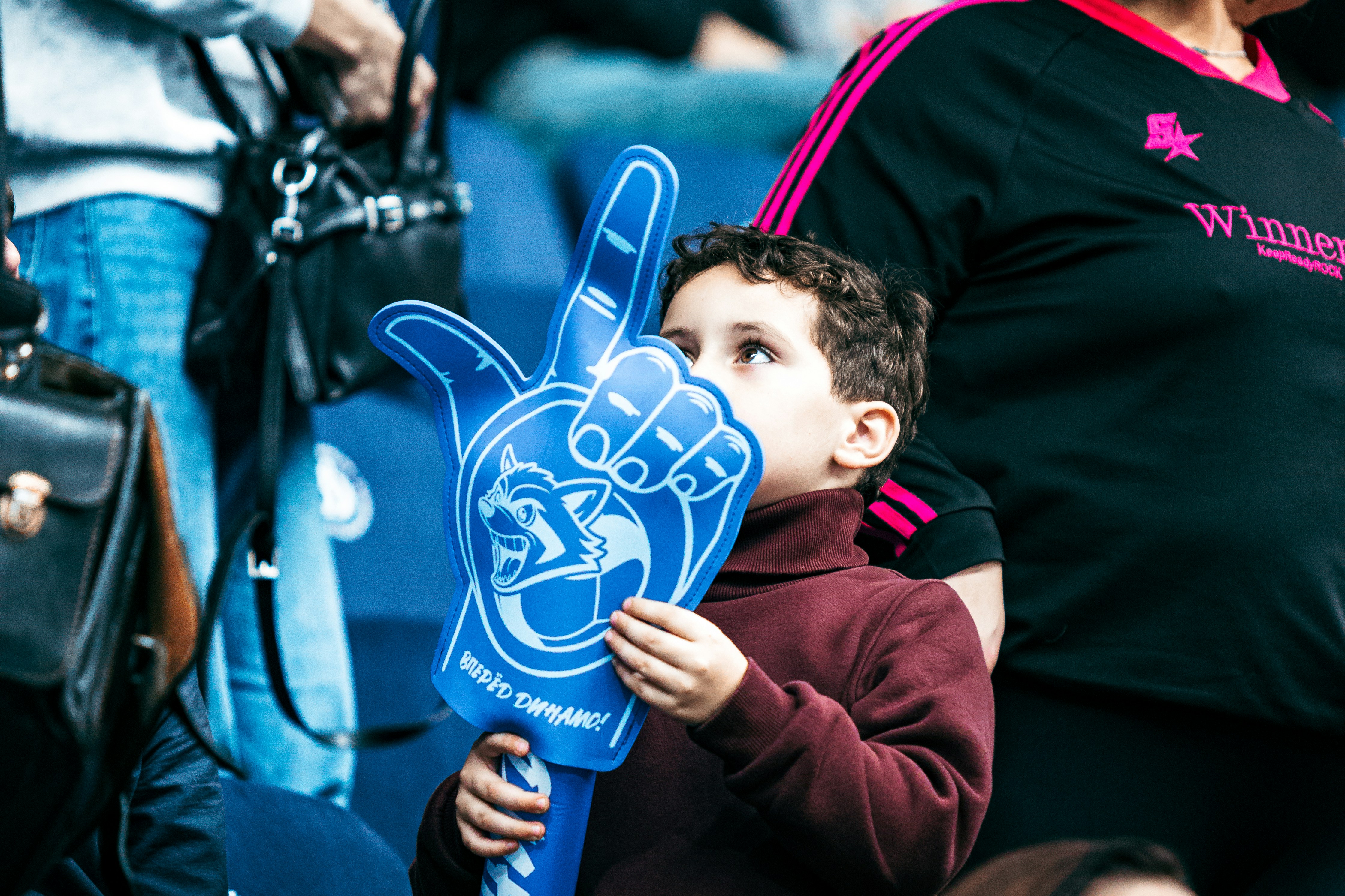Child holding blue foam finger - Free Photo on Unsplash
