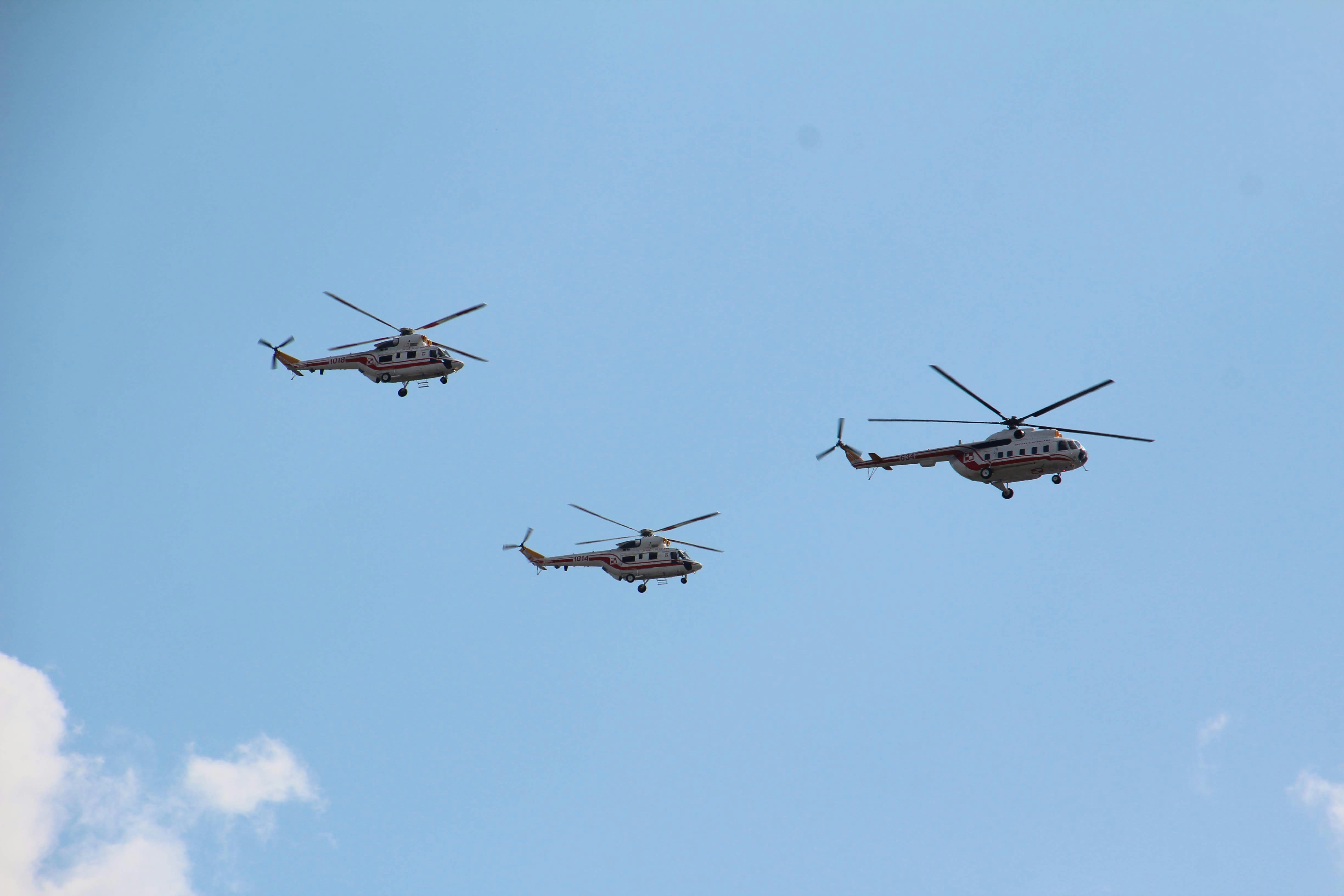 Three helicopters in blue sky - Free Photo on Unsplash