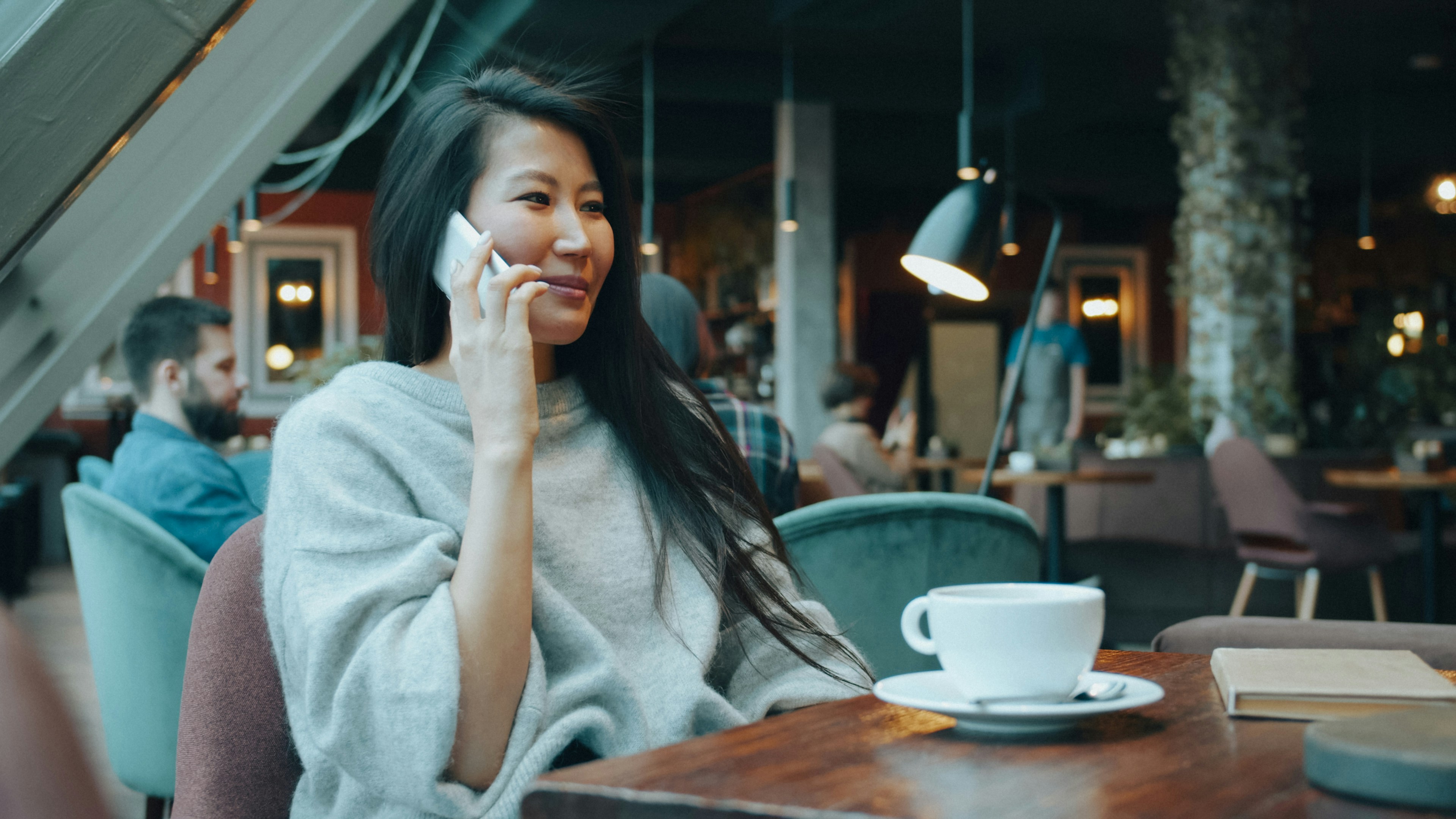 The Voice Check: Why America's Companions and Clients Are Ditching Text for a Real Phone Call