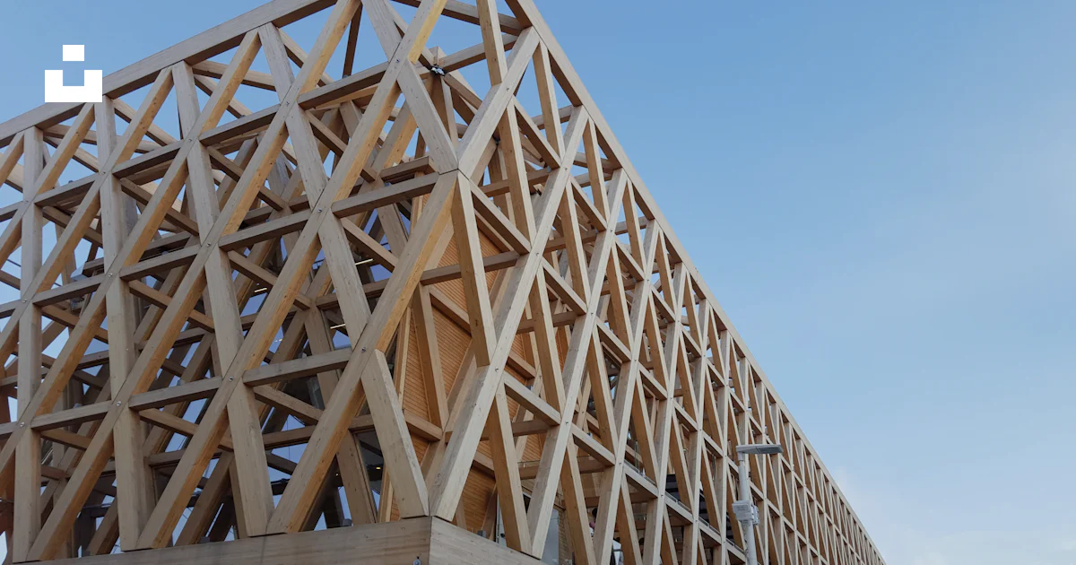 Diagonal Trellis Pattern Modern building with wooden lattice frame - Free Photo on Unsplash