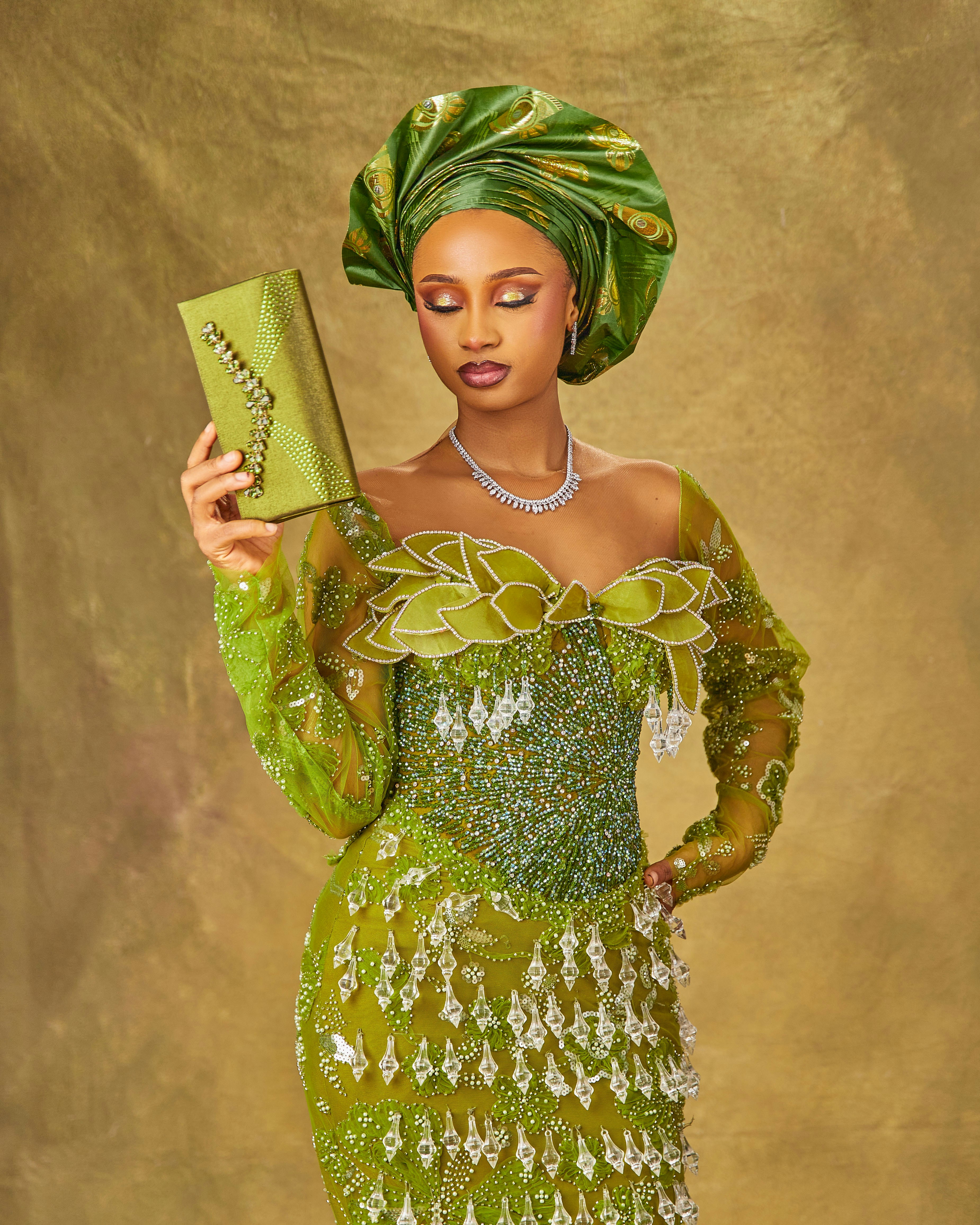 Femme en robe verte perlée - Photo gratuite sur Unsplash