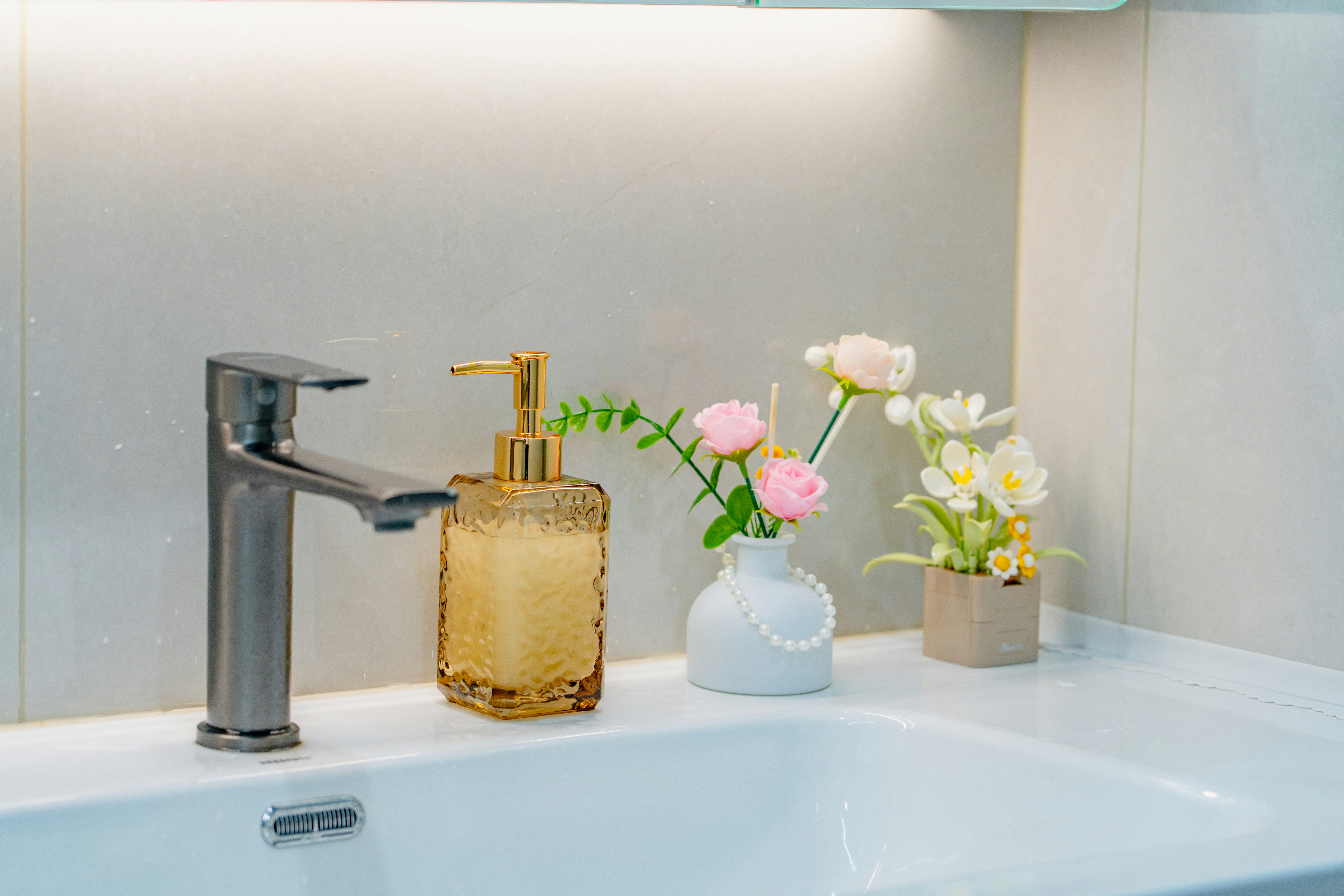 Bathroom sink with faucet and flowers - Free Photo on Unsplash