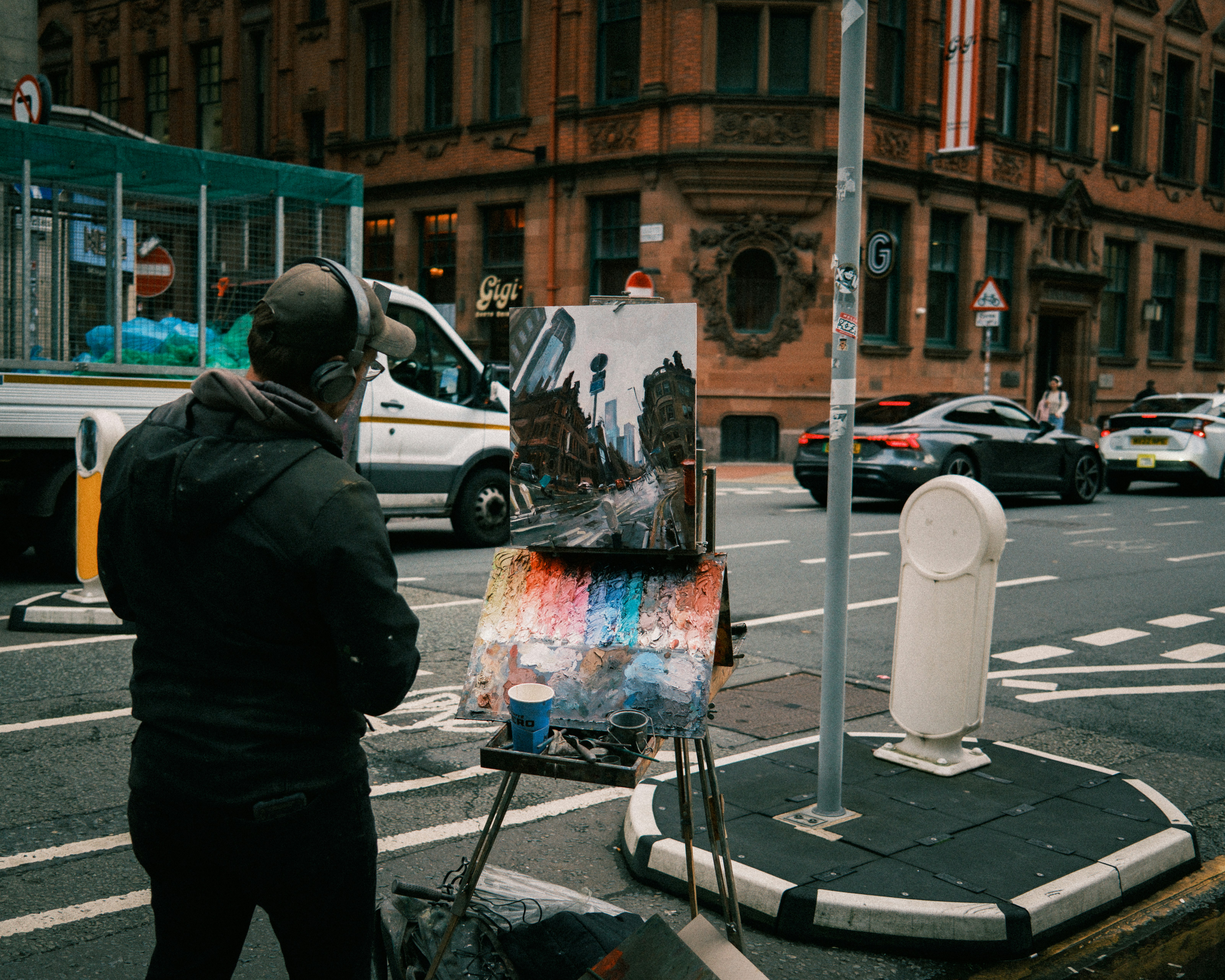 Person painting city scene on easel - Free Photo on Unsplash