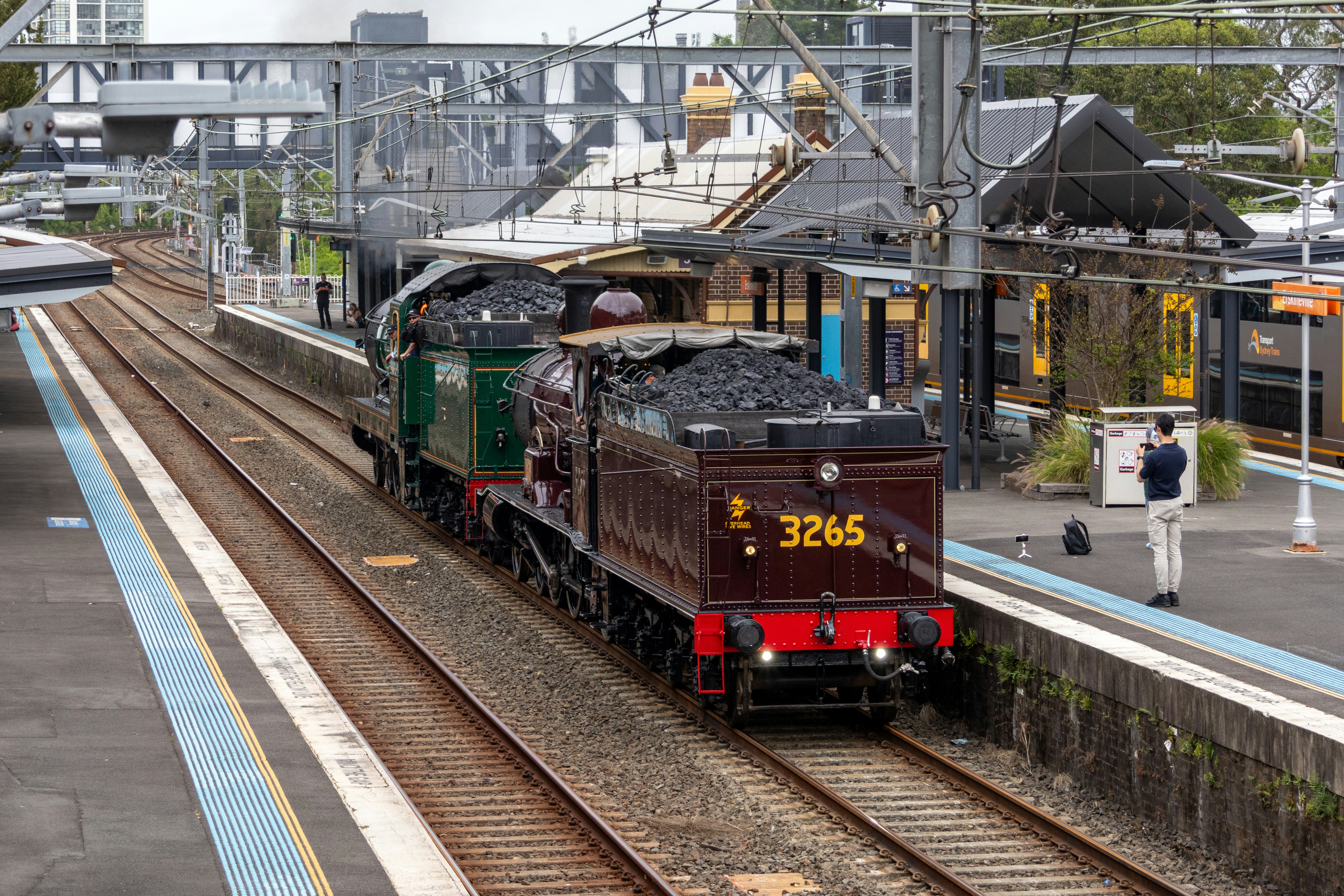 Heritage locomotives 3265 and 3526 pass through Erskineville bound for Eveleigh, where they would stable overnight ahead
