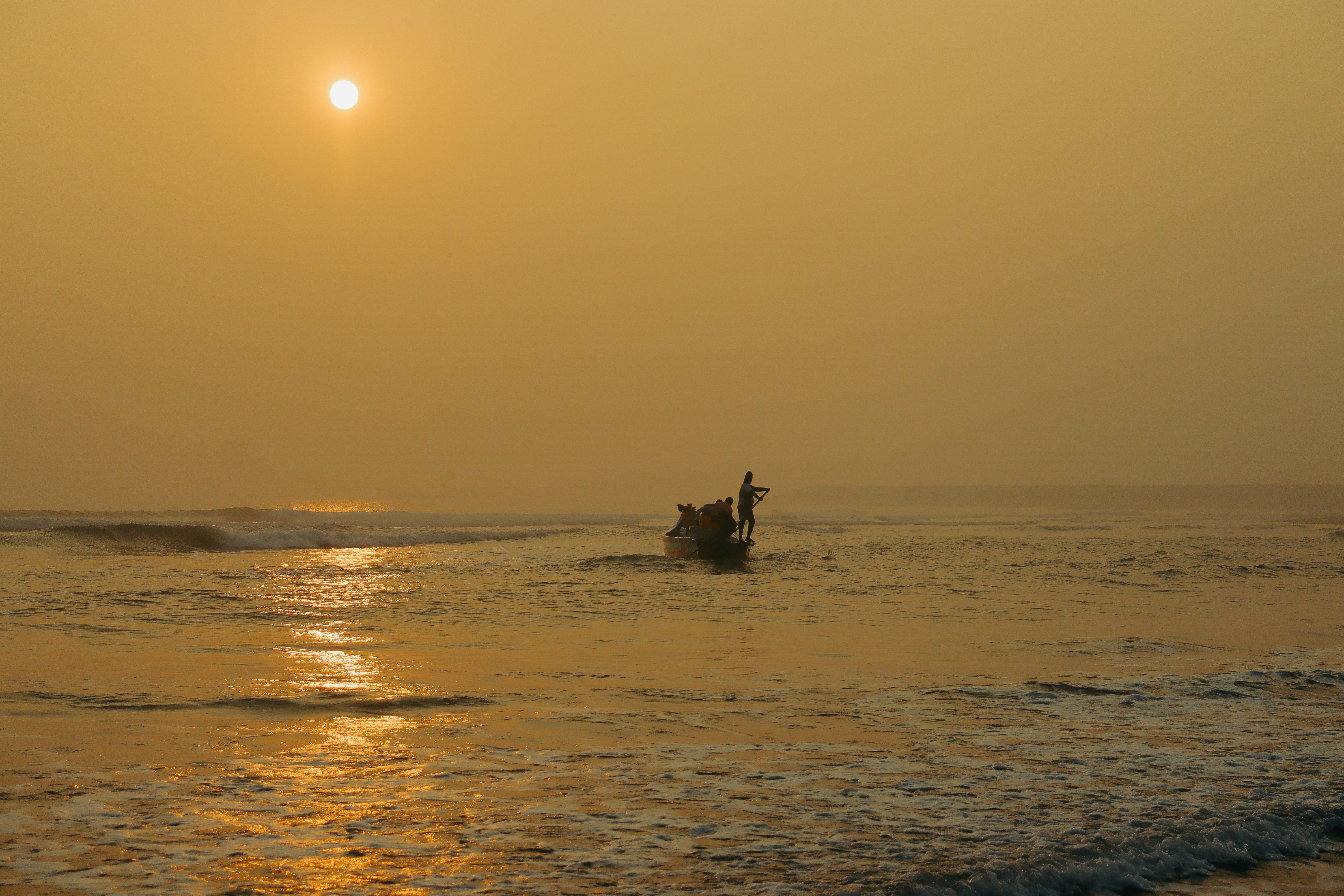 Person paddling boat under golden sun - Free Photo on Unsplash