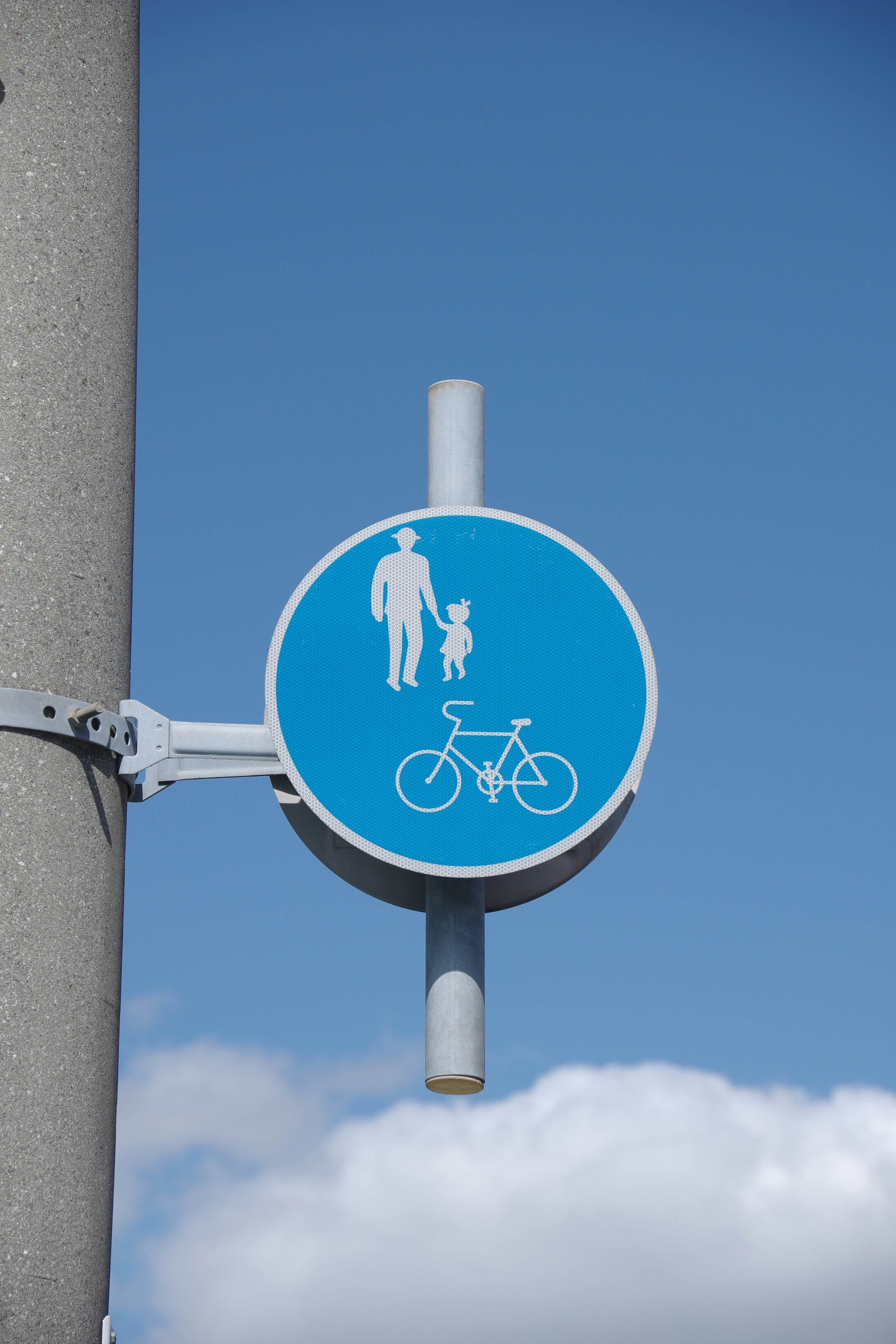 Blue traffic sign with bicycle - Free Photo on Unsplash