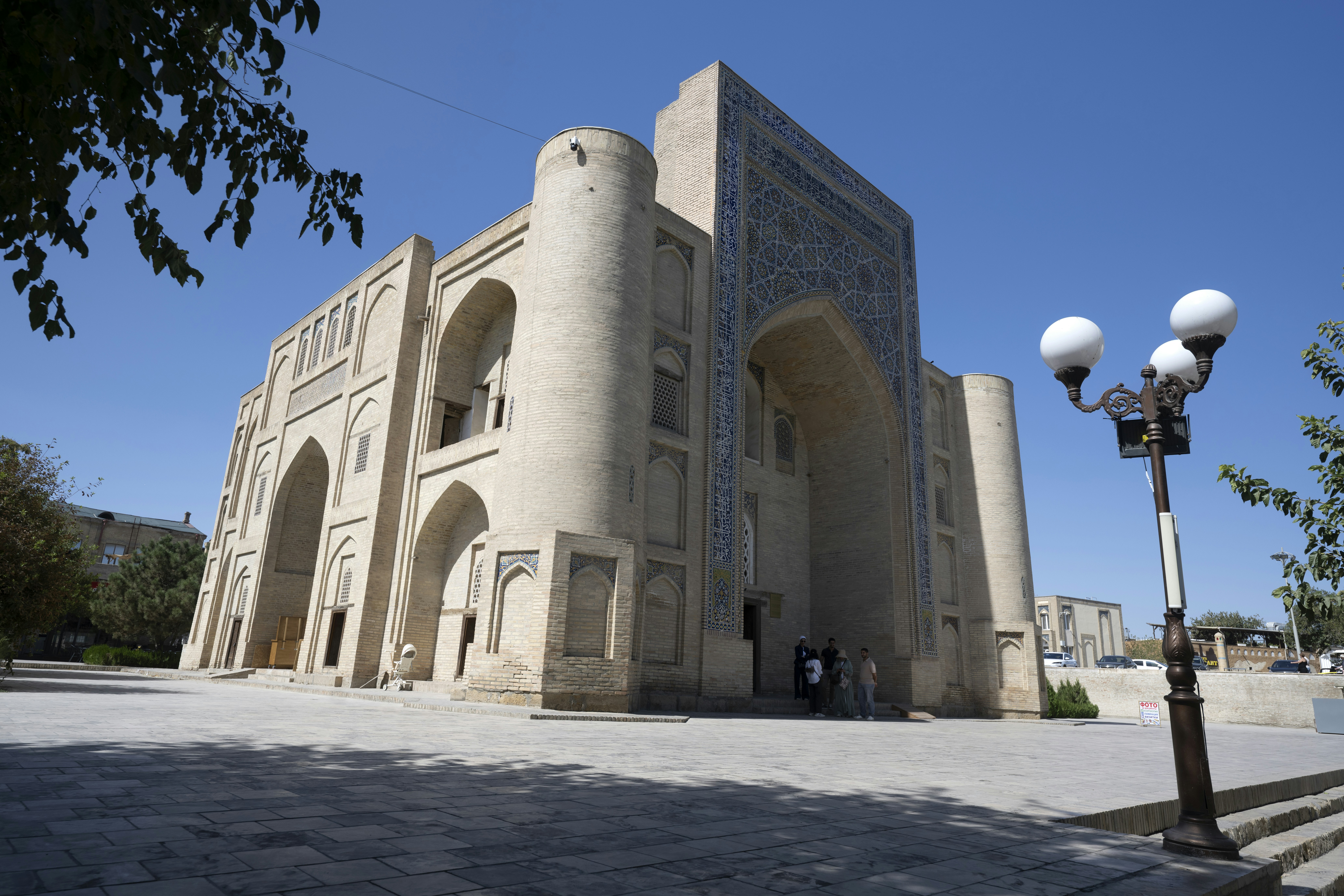 Madraza Abdulaziz Khan en Bujará - Foto gratuita en Unsplash