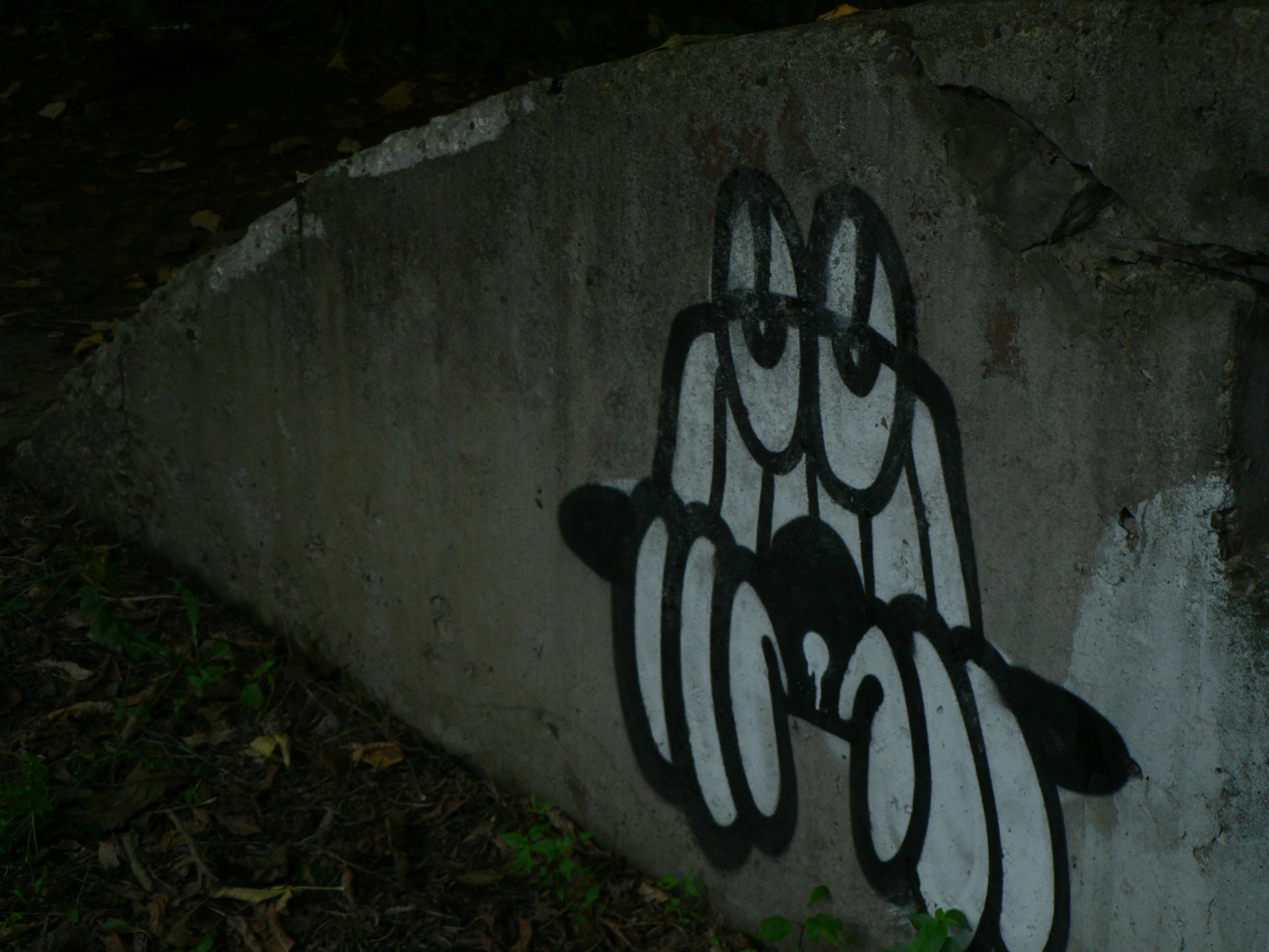 Graffiti figure on concrete wall - Free Photo on Unsplash
