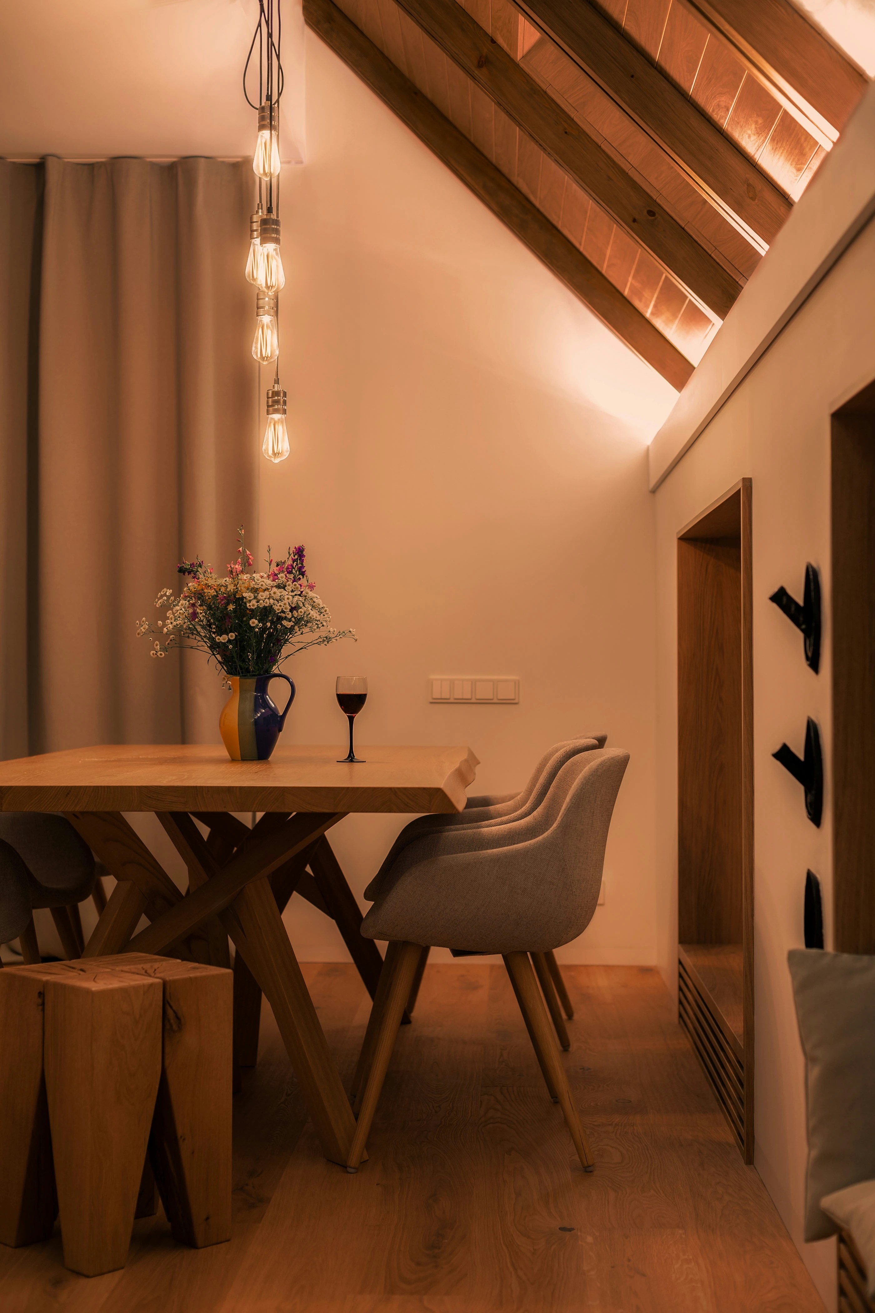 luxury attic interior, wallpaper, Hollywood Regency Attic: Styling Tips for Small Spaces 3