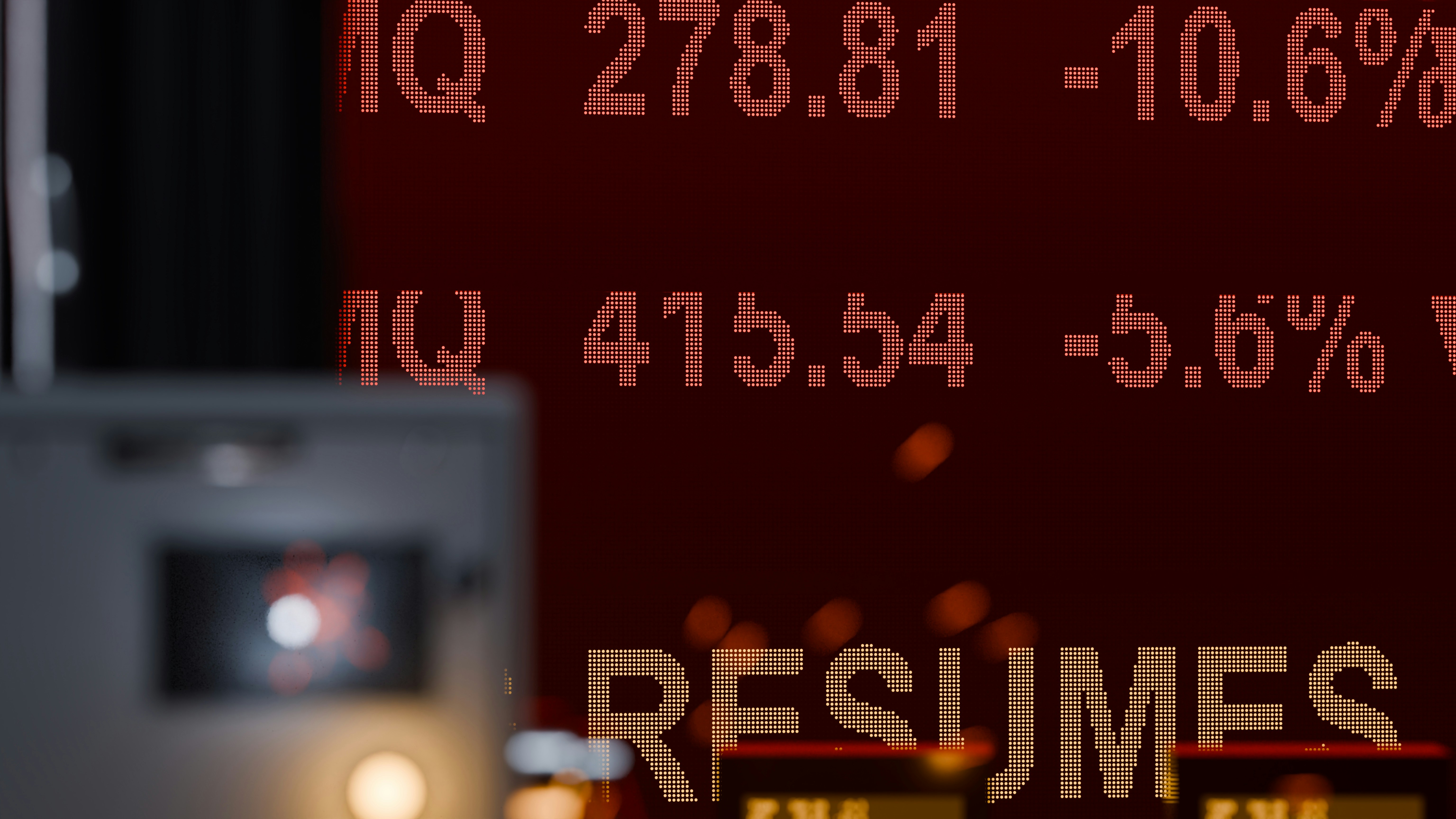 Analysts Predict Future by Staring at Rearview Mirror