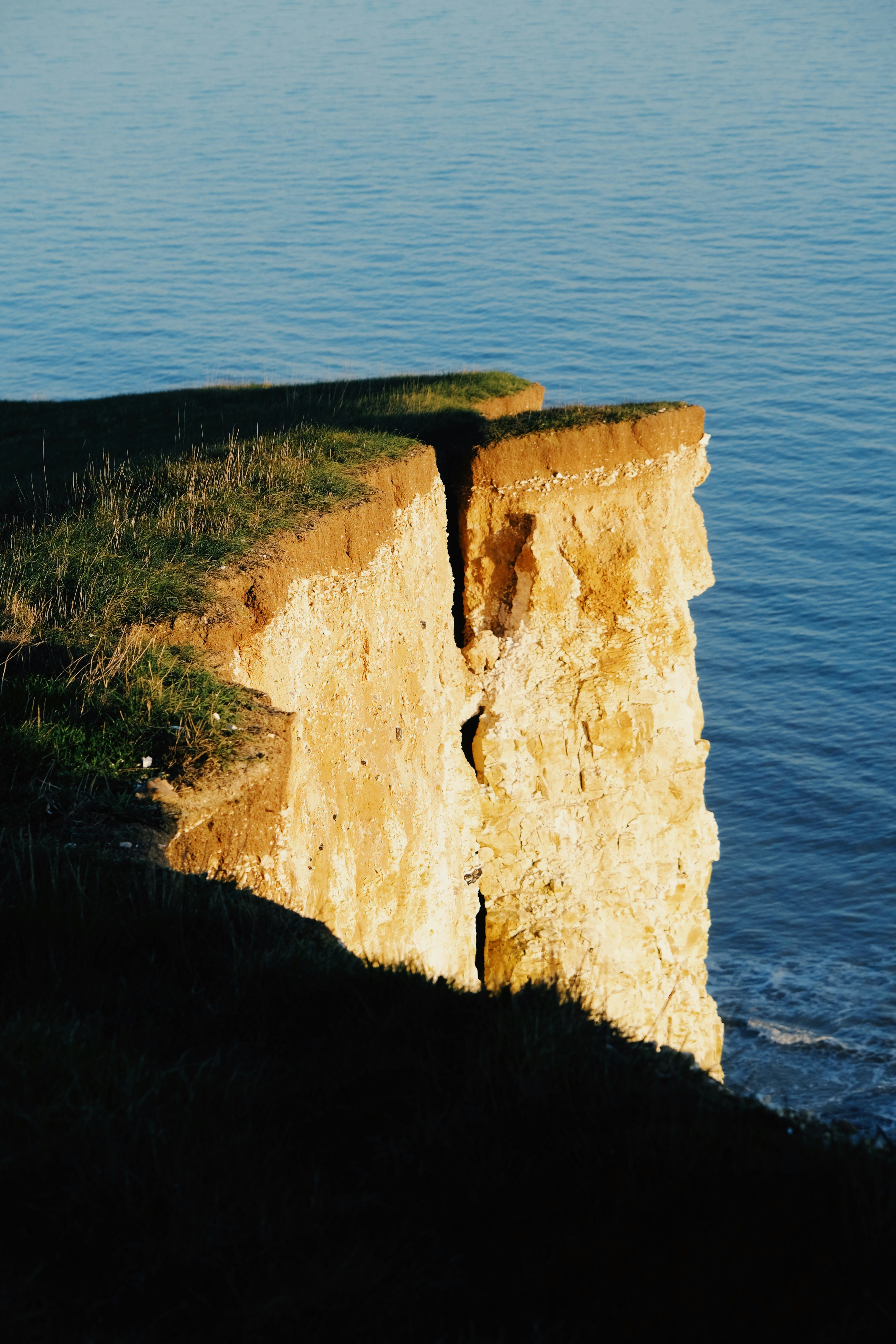 Chalk cliff with vertical fissure - Free Photo on Unsplash