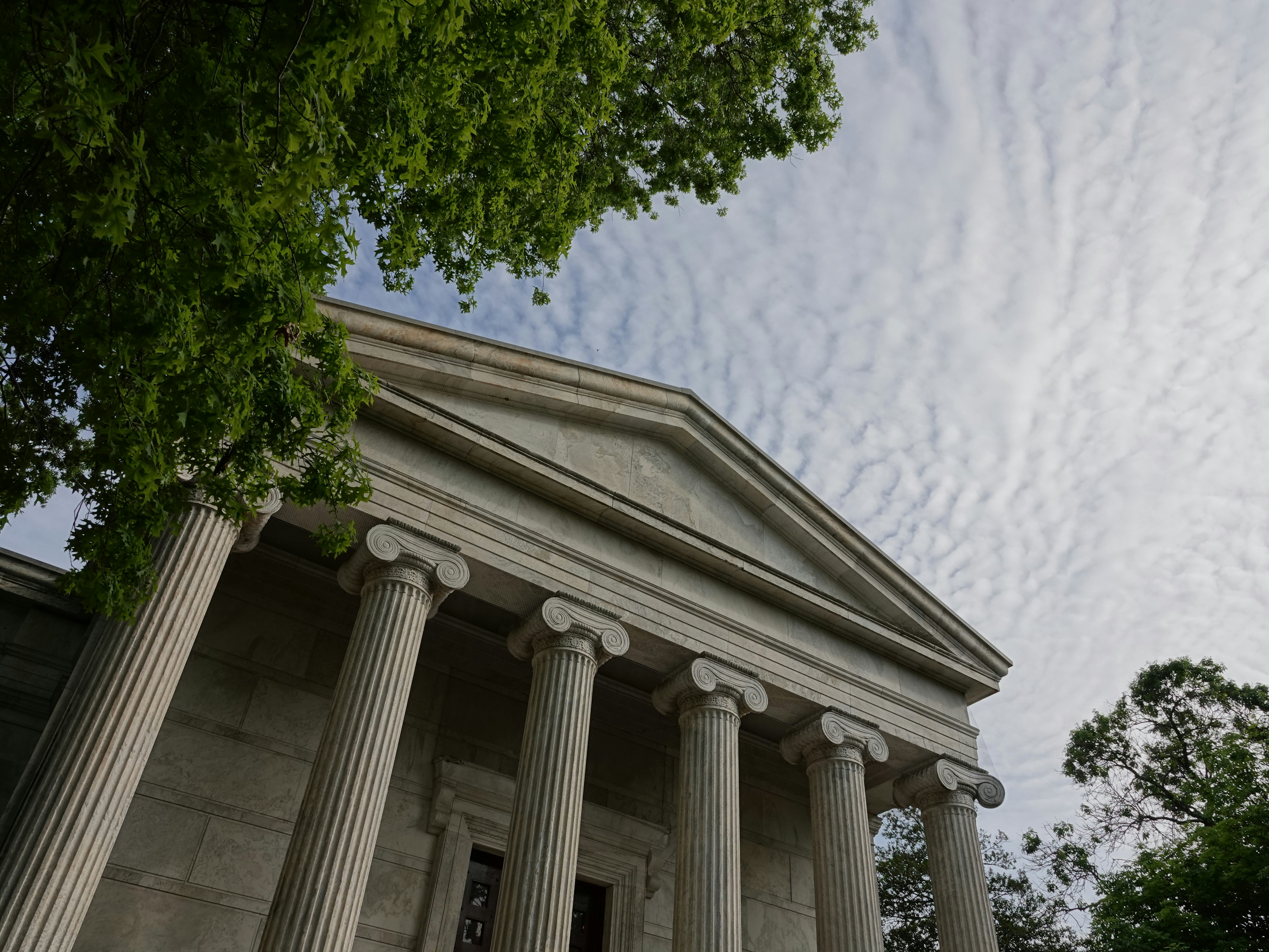 Neoclassical building with stone columns - Free Photo on Unsplash