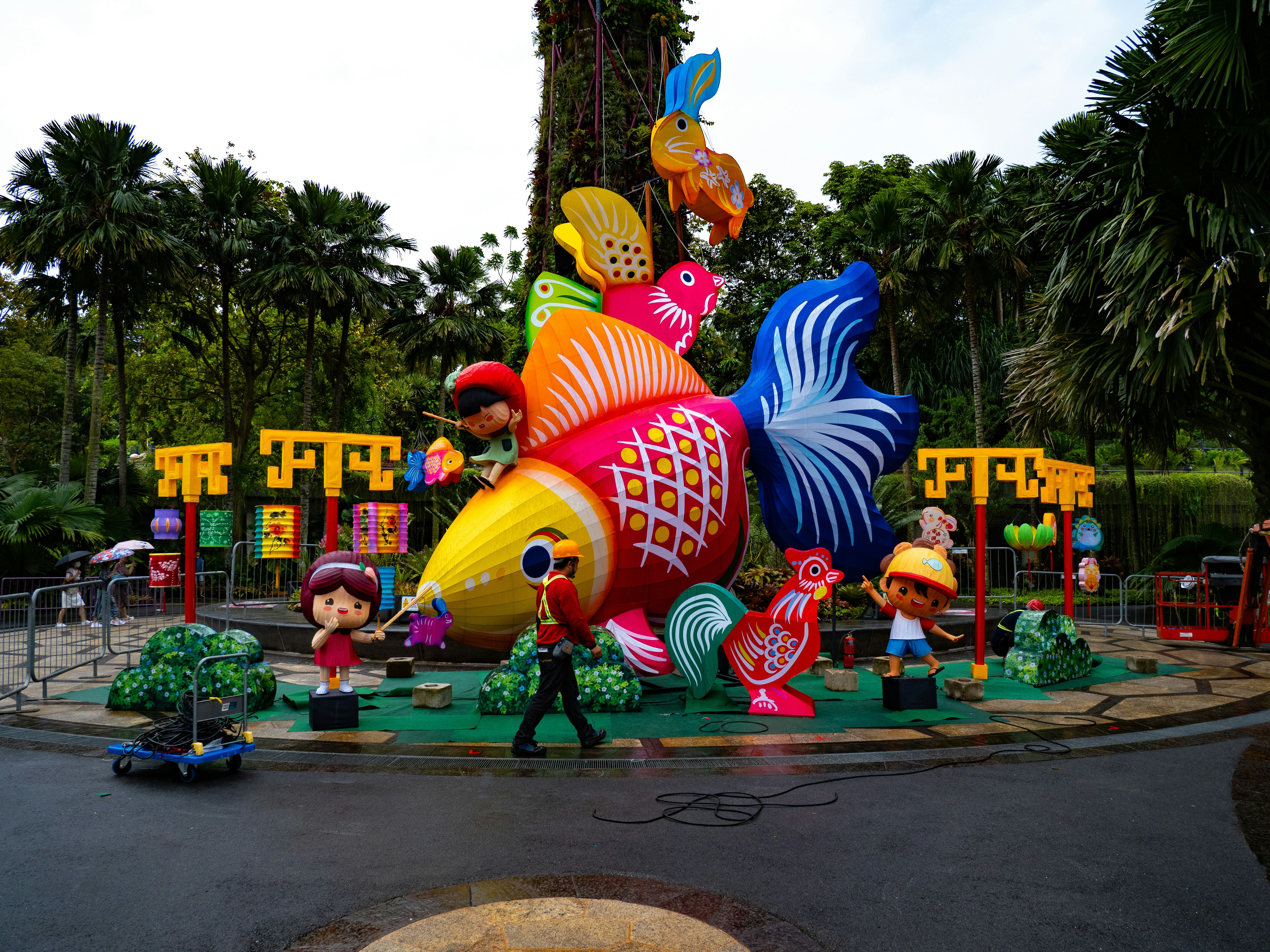 Colorful fish and rooster lanterns - Free Photo on Unsplash