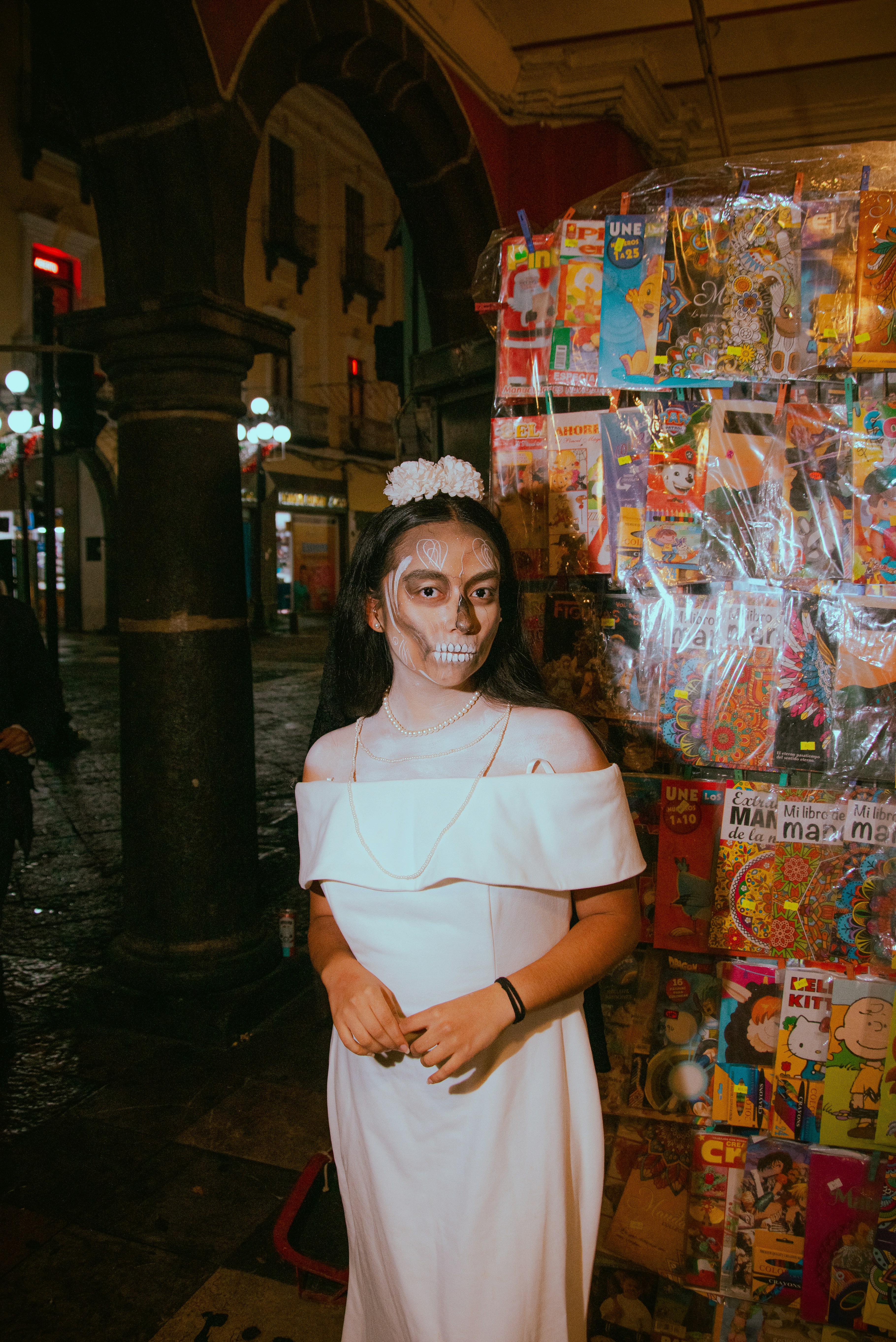 Person with skull makeup and dress - Free Photo on Unsplash