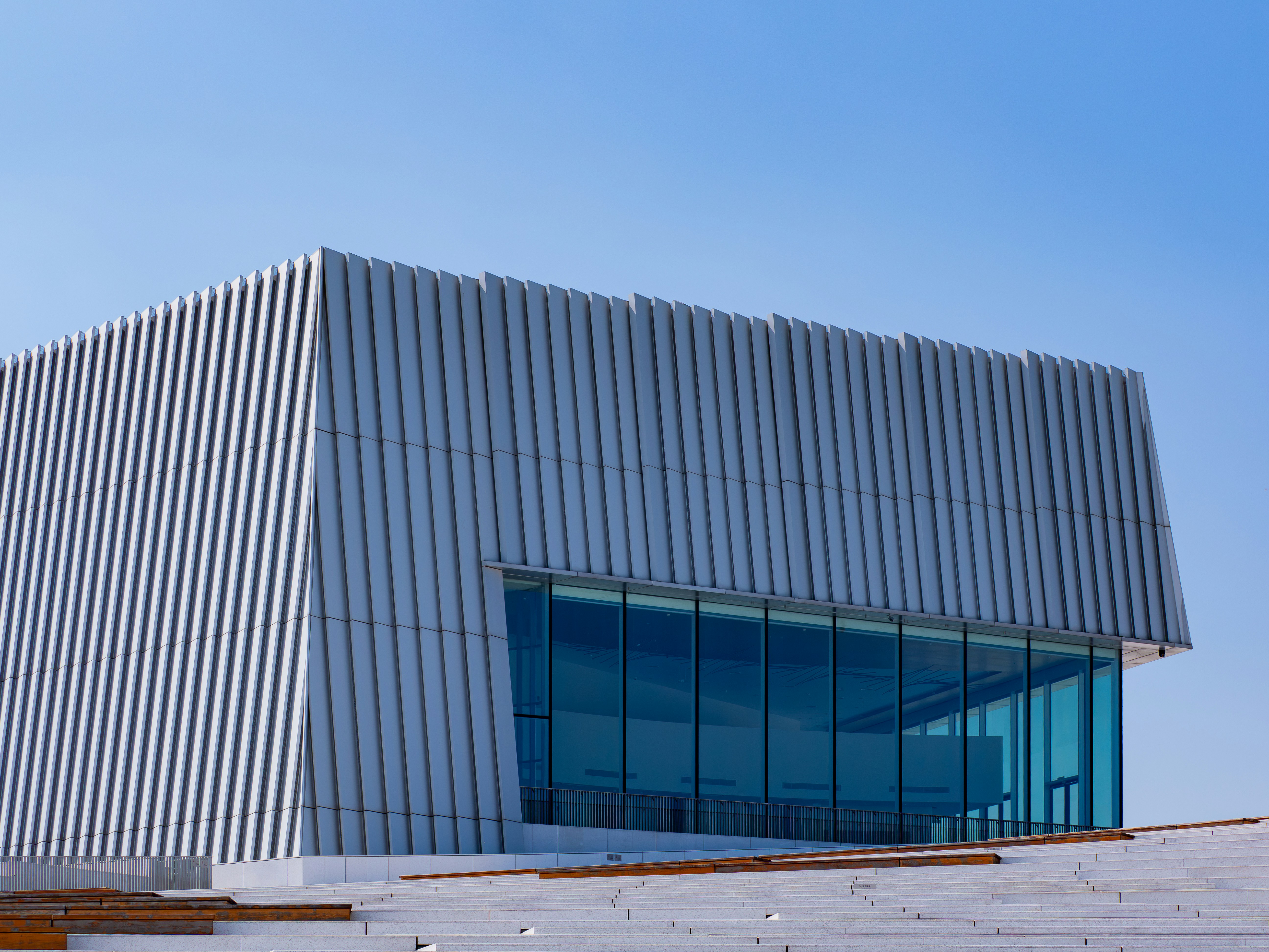 Modern building with glass facade - Free Photo on Unsplash