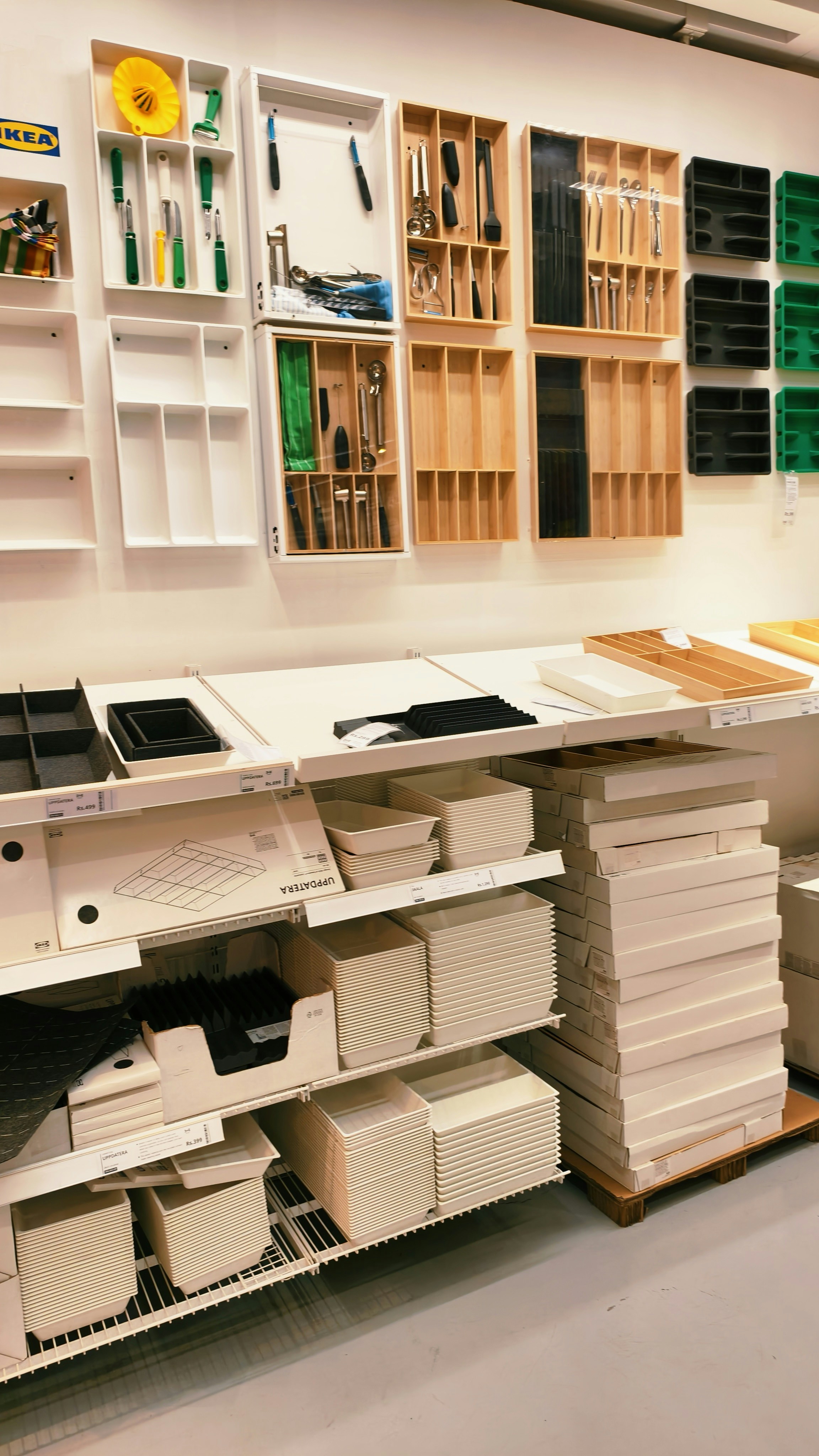 Kitchen drawer organizers on store shelves - Free Photo on Unsplash