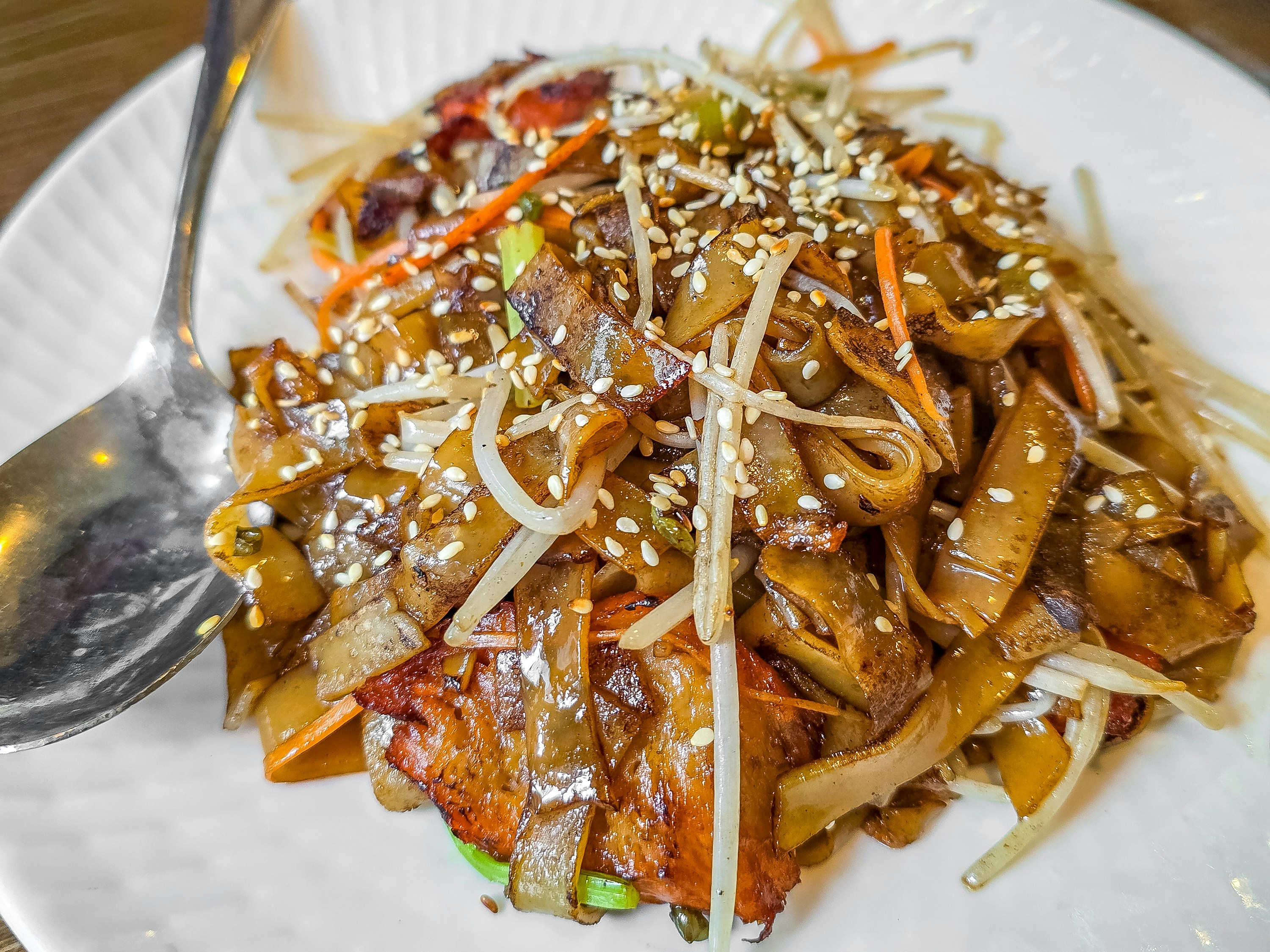 Miến xào Hàn Quốc Japchae thơm ngon rực rỡ sắc màu