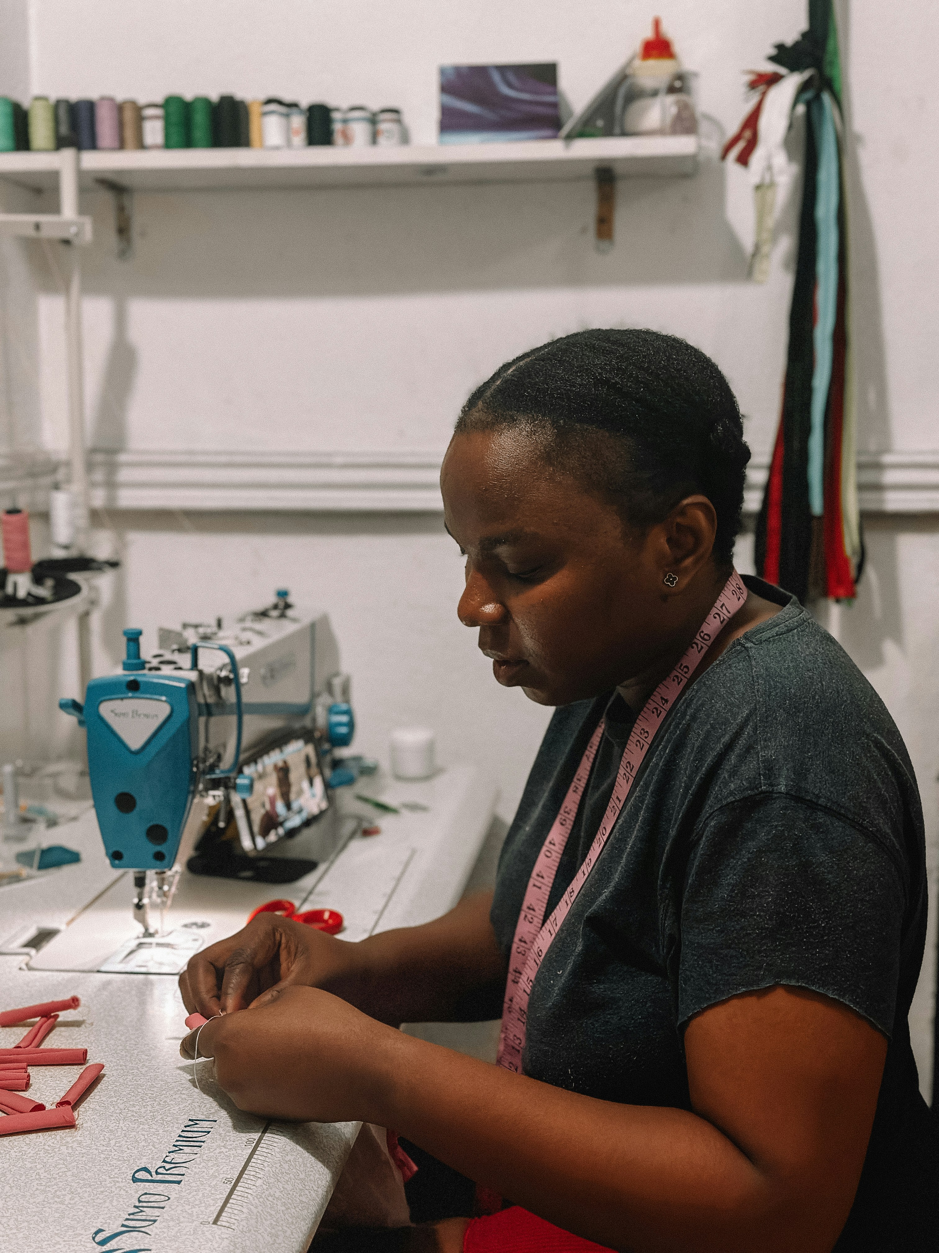 sewing machine workspace, wallpaper, Practical Sewing Crafts for Small Workshops 5