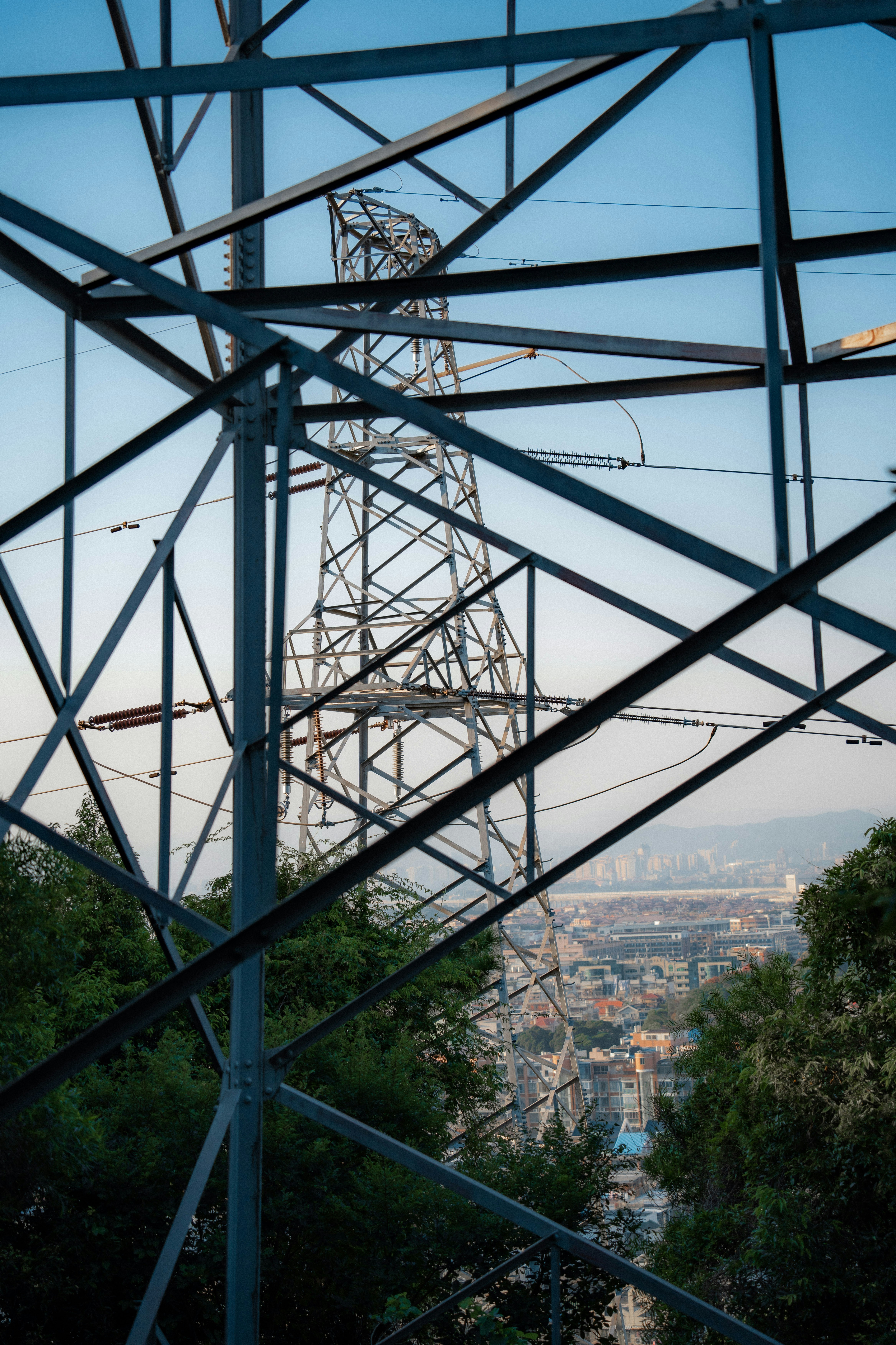 Electricity pylon overlooking city skyline - Free Photo on Unsplash