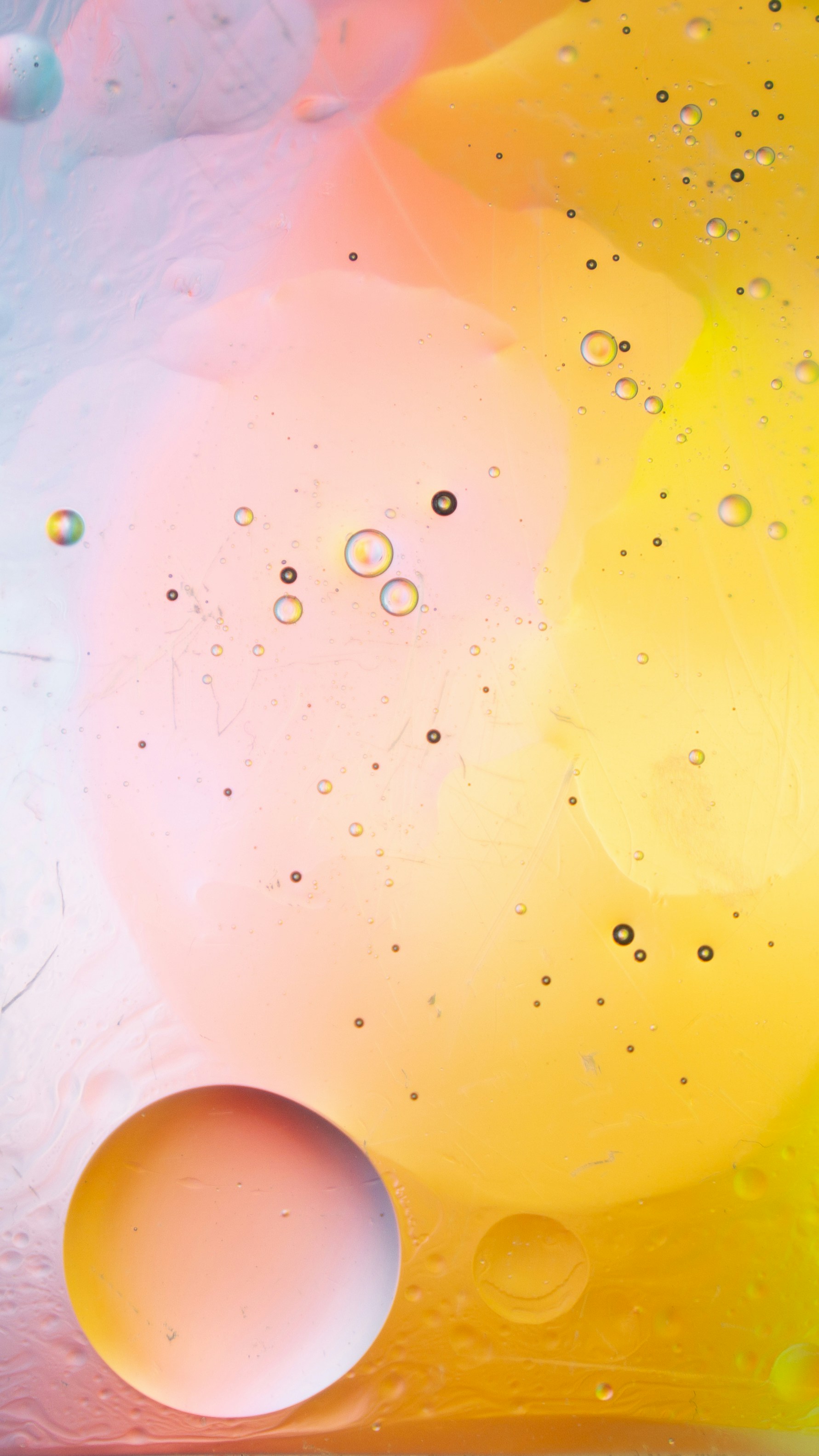 Oil droplets on yellow pink gradient - Free Photo on Unsplash
