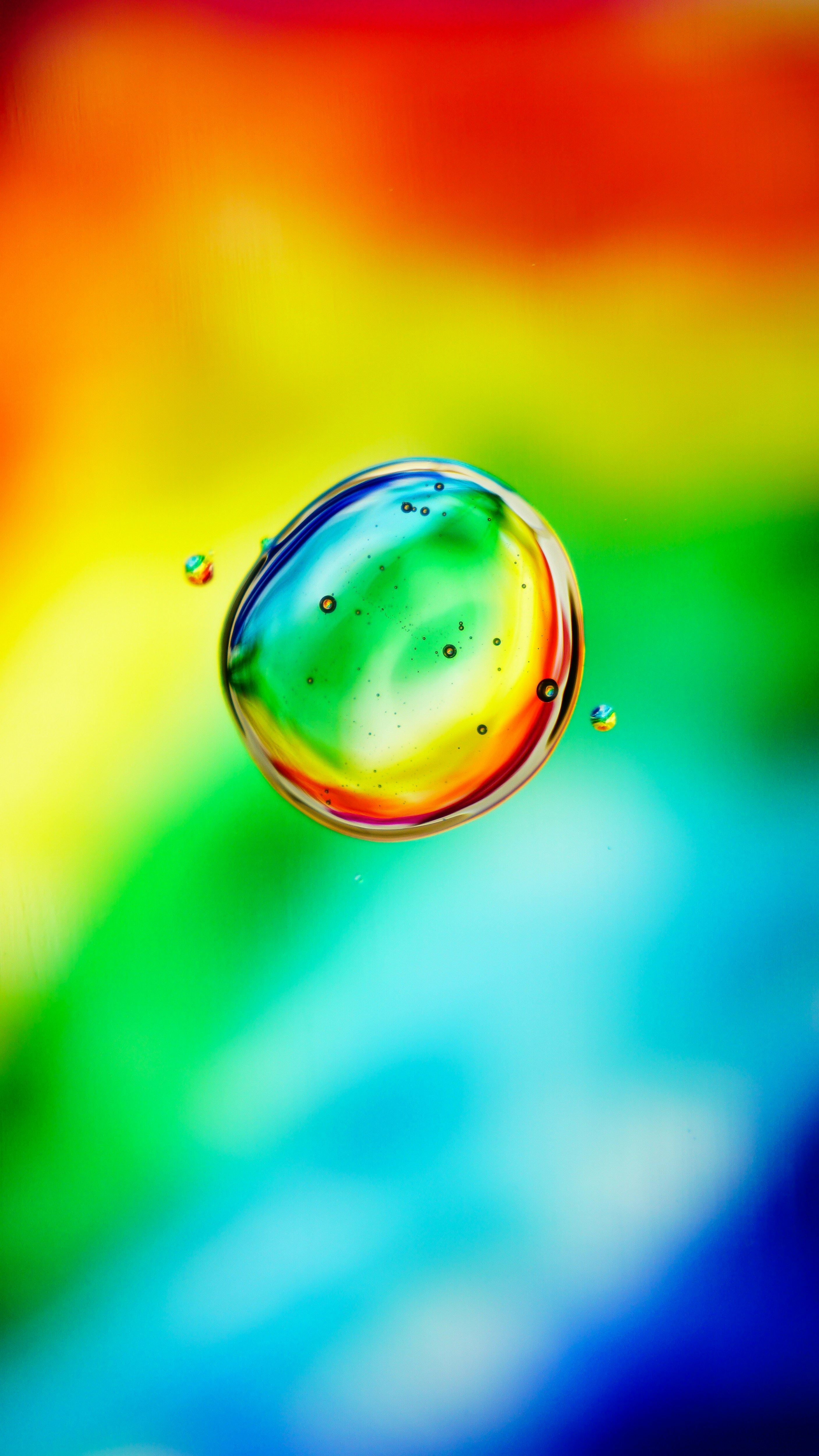 Oil droplet reflecting rainbow spectrum - Free Photo on Unsplash