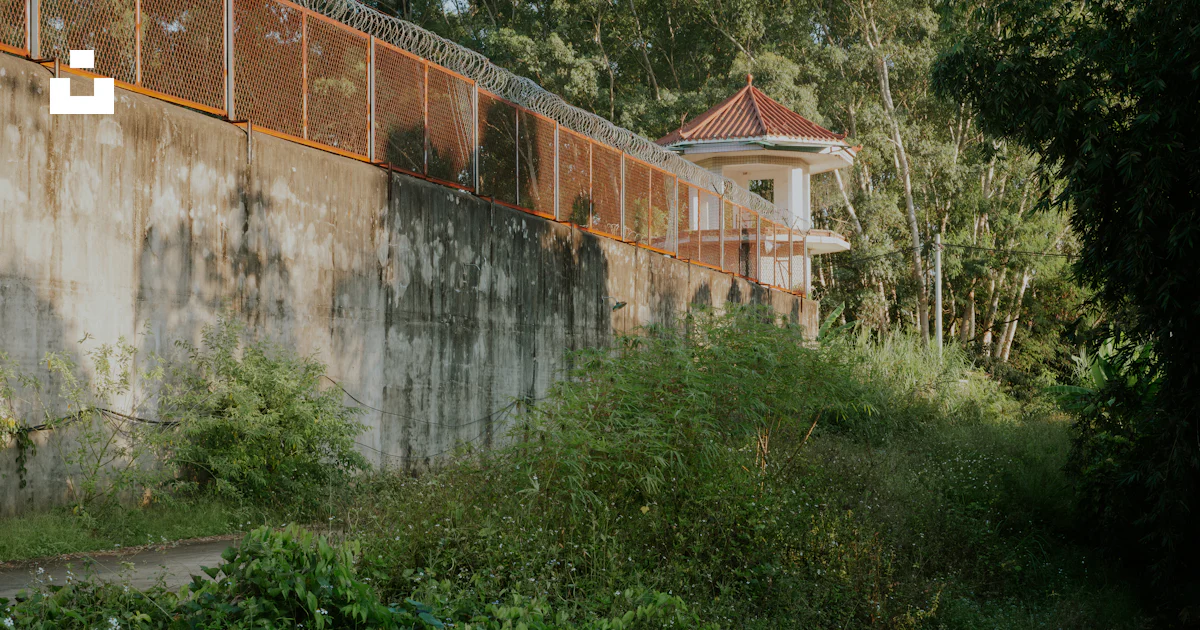 Guard Sign Graph Concrete wall with guard tower - Free Photo on Unsplash