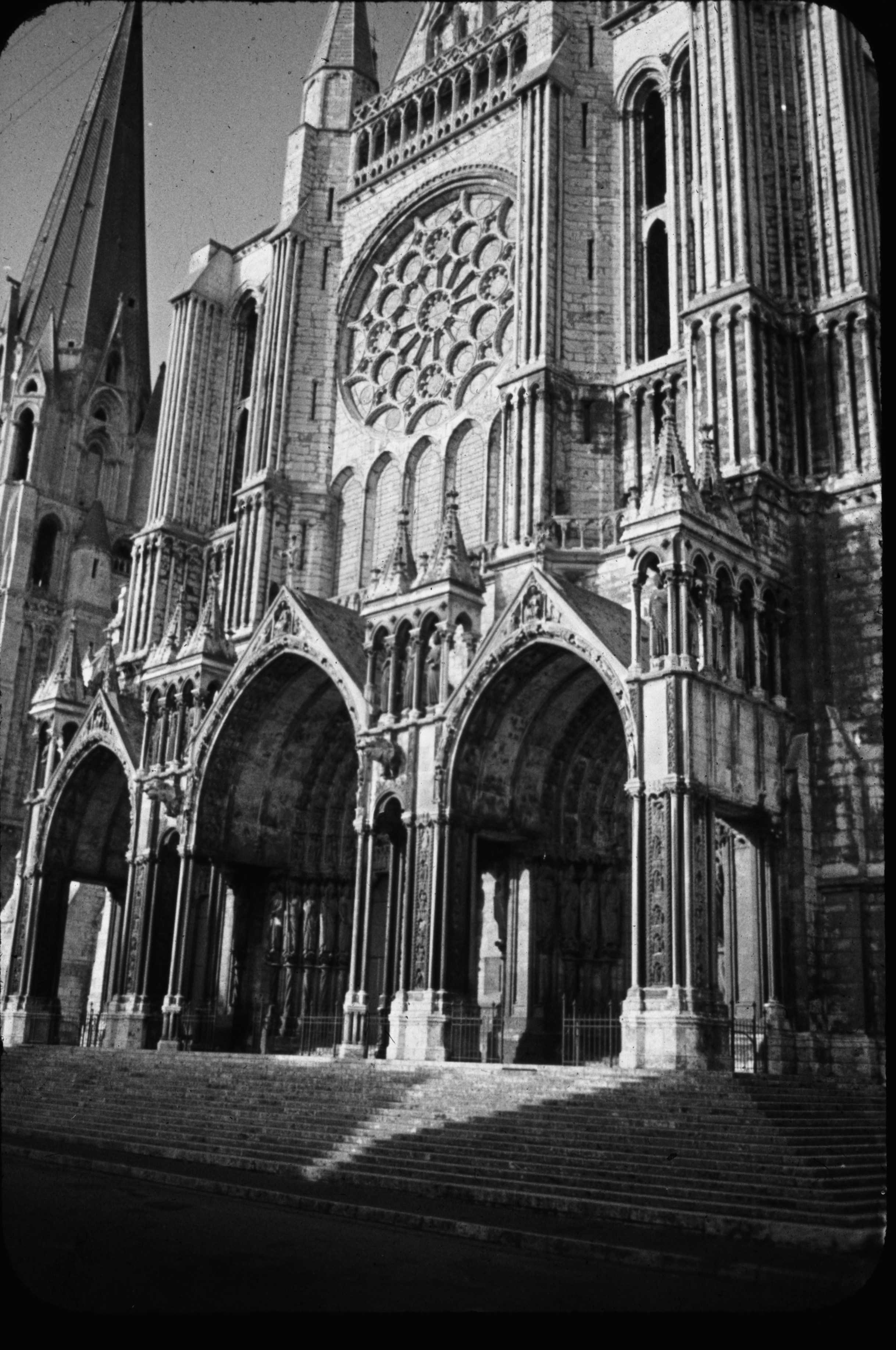 Chartres Cathedral facade and arched portals - Free Photo on Unsplash