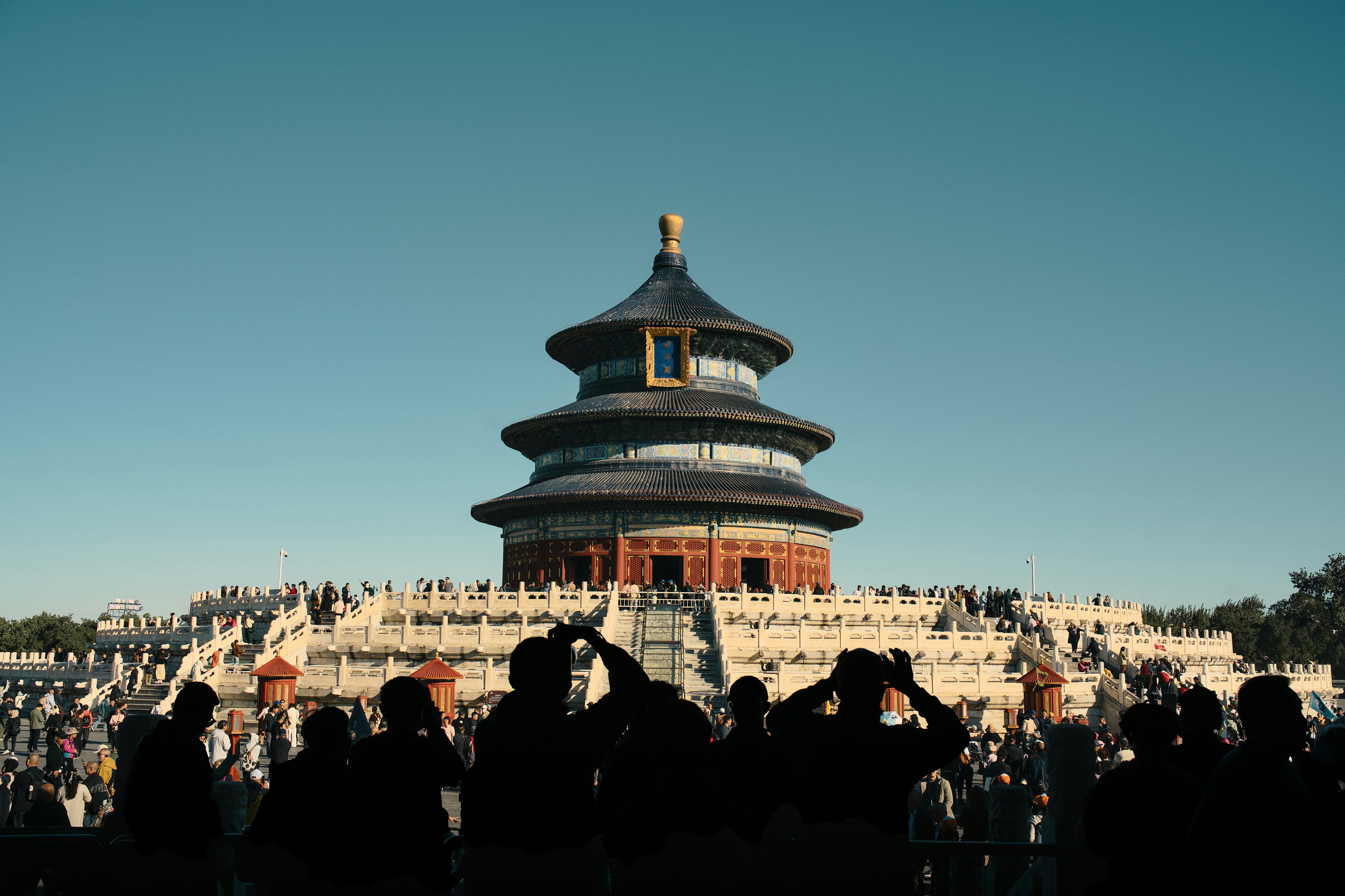 Silhouettes of people in front of the Hall of Prayer for Good Harvests in Beijing - 相关推荐