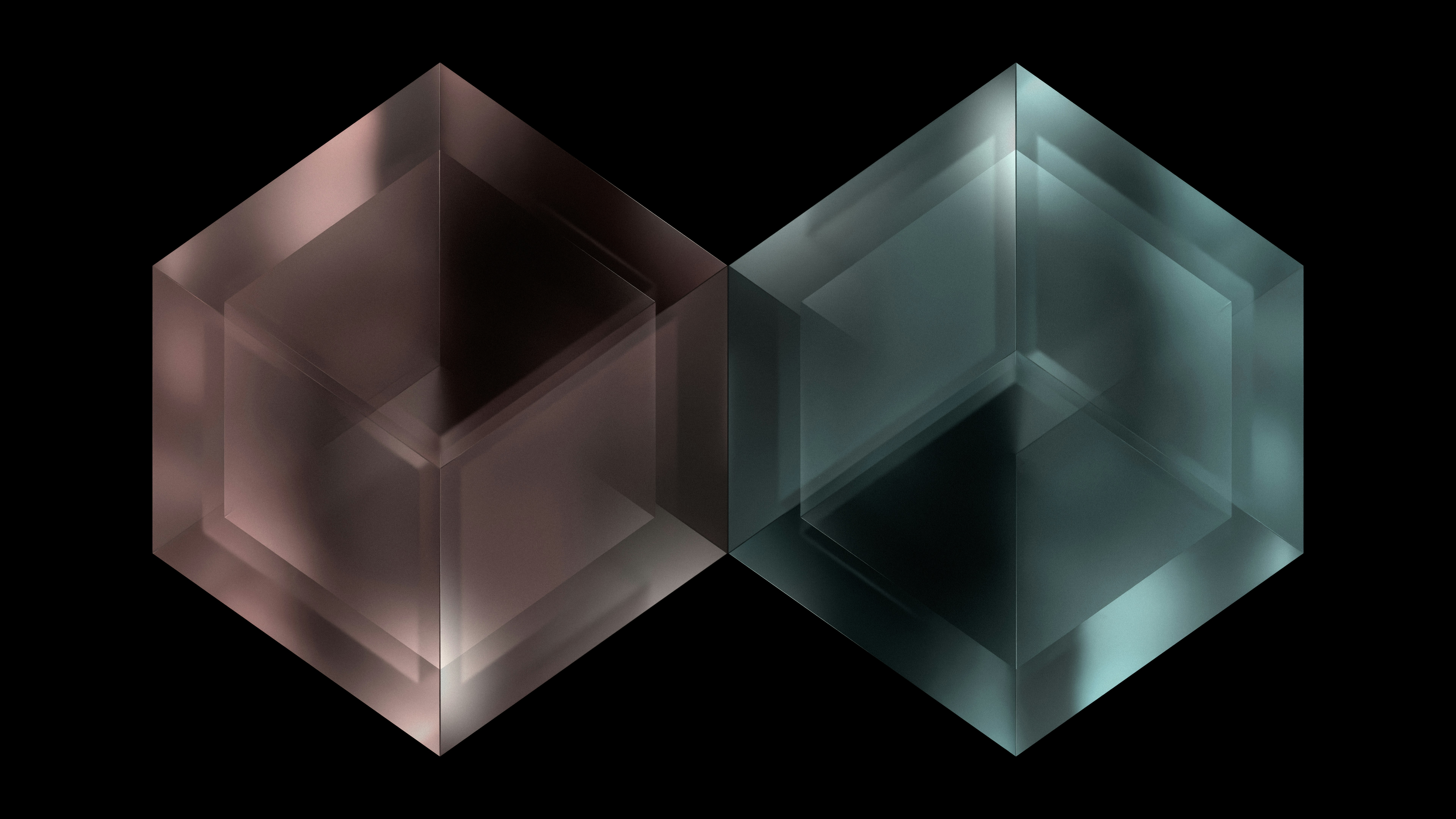 Un rendu 3D de deux cubes de verre translucide en rose et bleu sur un fond noir