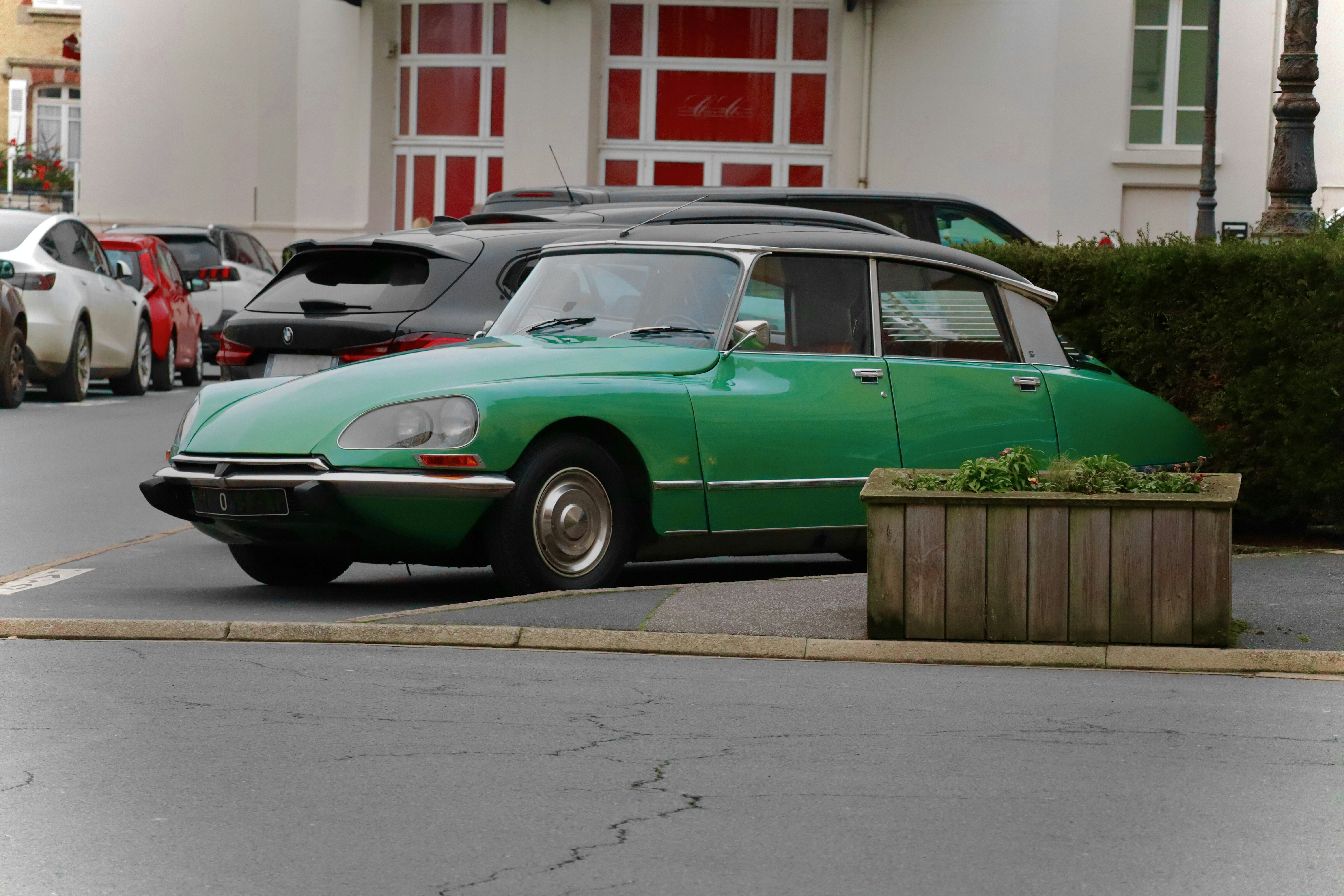 Vintage green Citroen DS parked - Free Photo on Unsplash