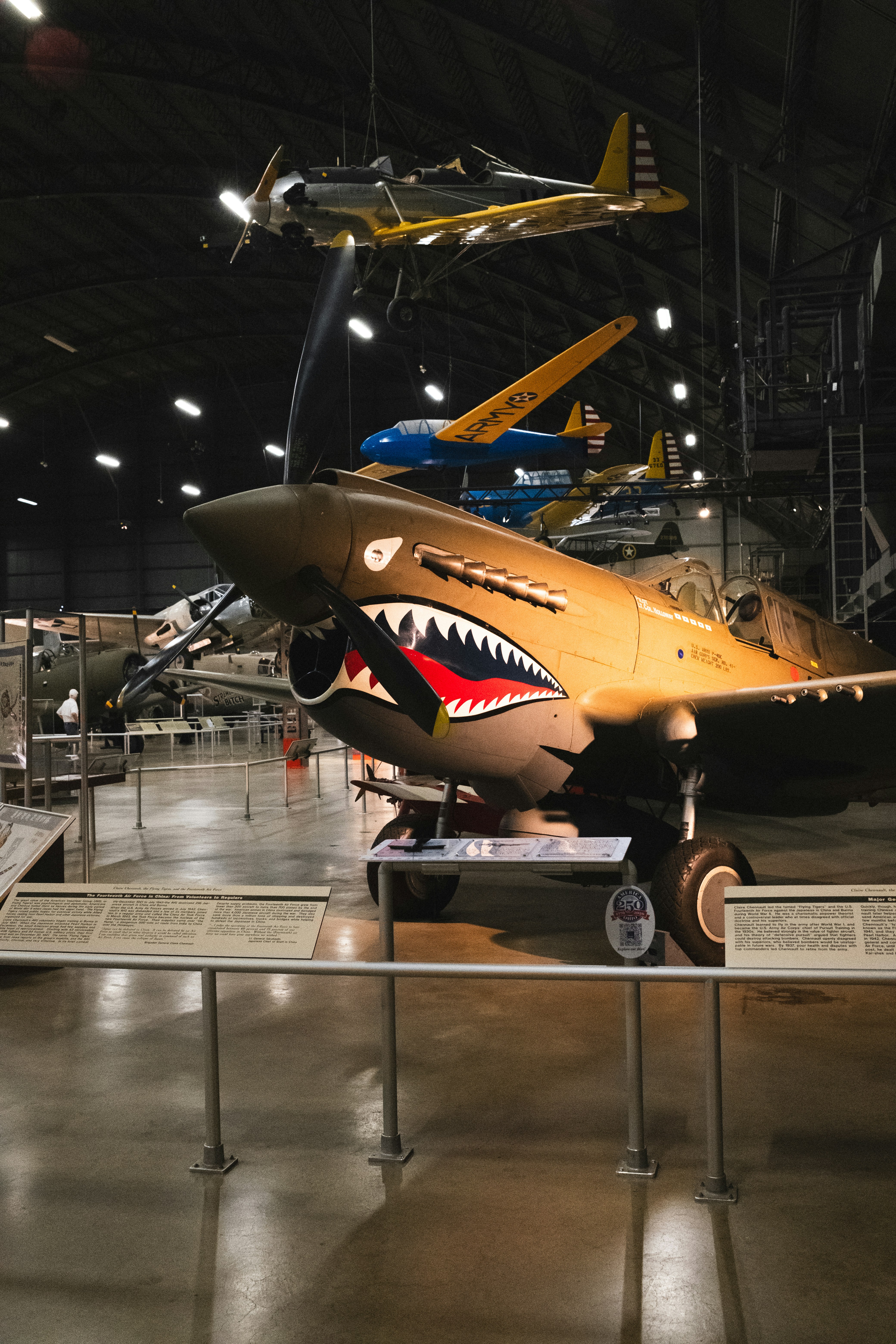 Curtiss P-40 Warhawk in aviation museum - Free Photo on Unsplash