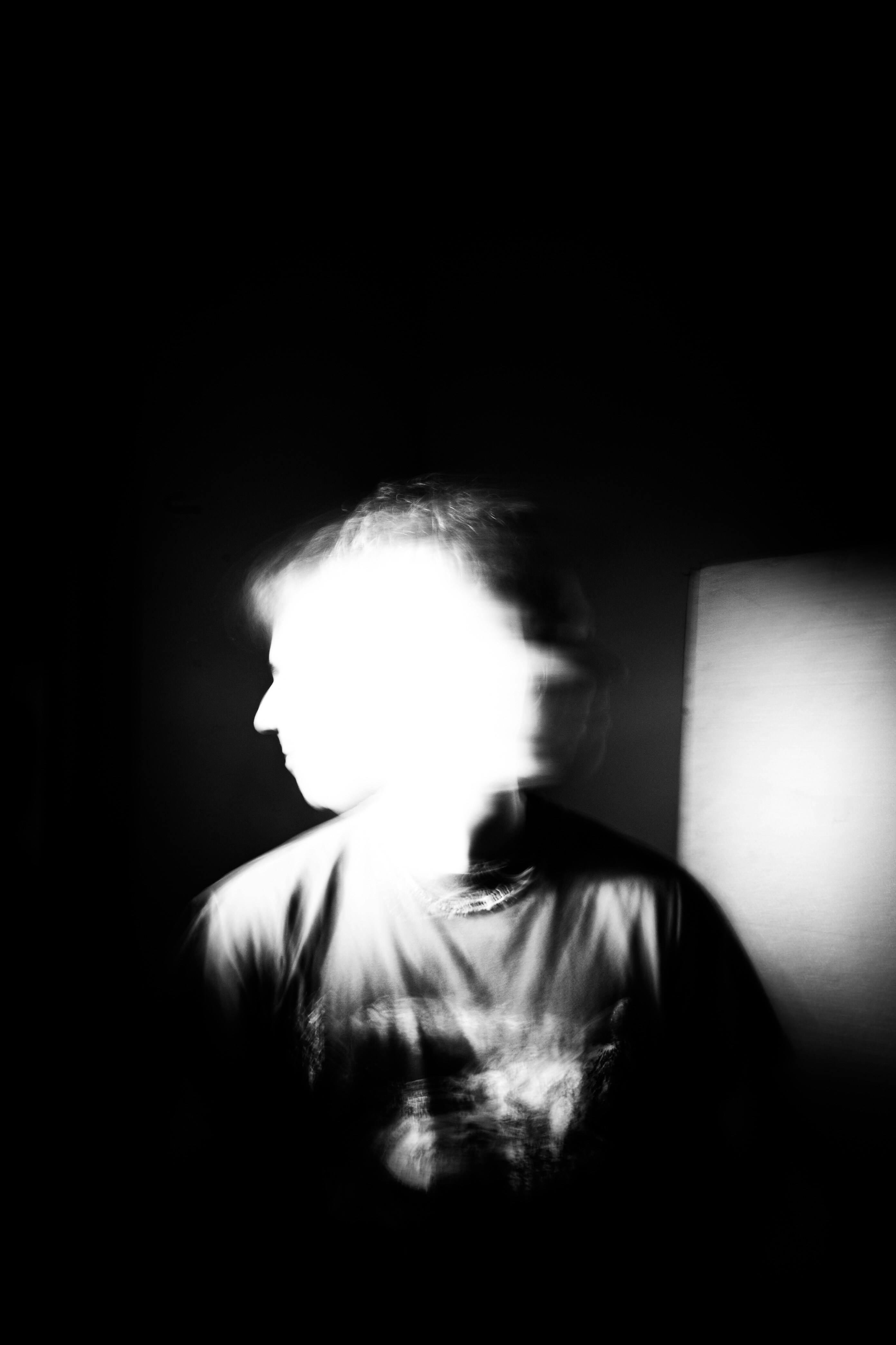 Person with motion-blurred head - Free Photo on Unsplash