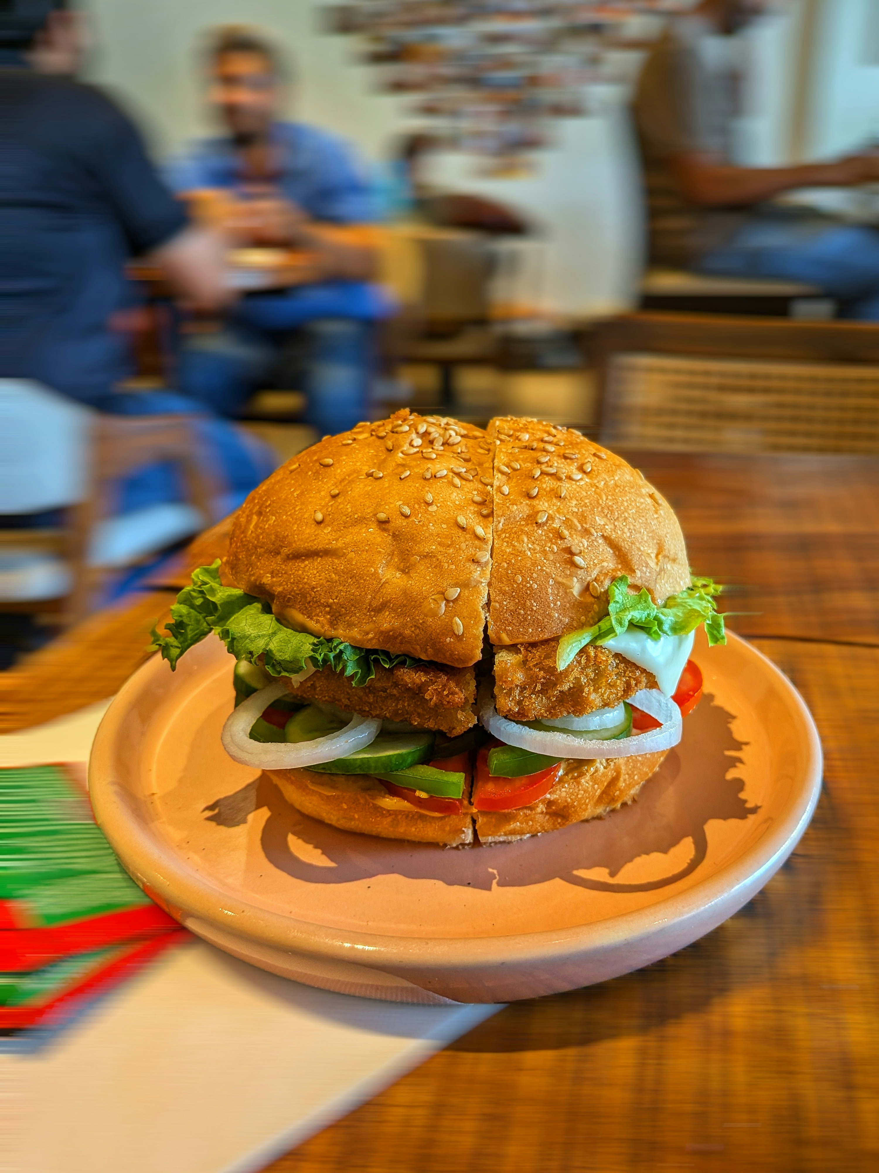 Veggie burger on pink plate - Free Photo on Unsplash