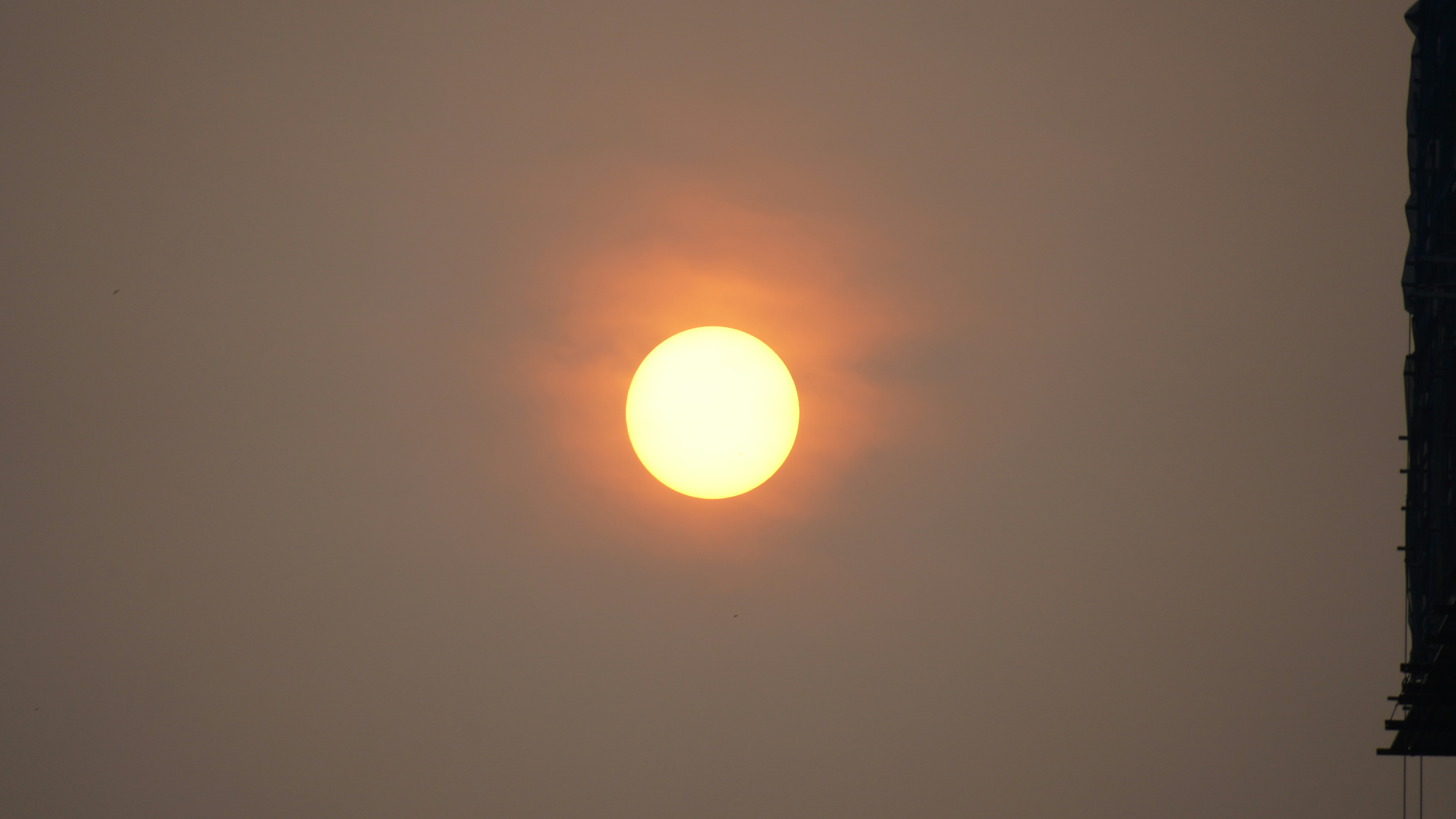 Bright sun in hazy orange sky - Free Photo on Unsplash