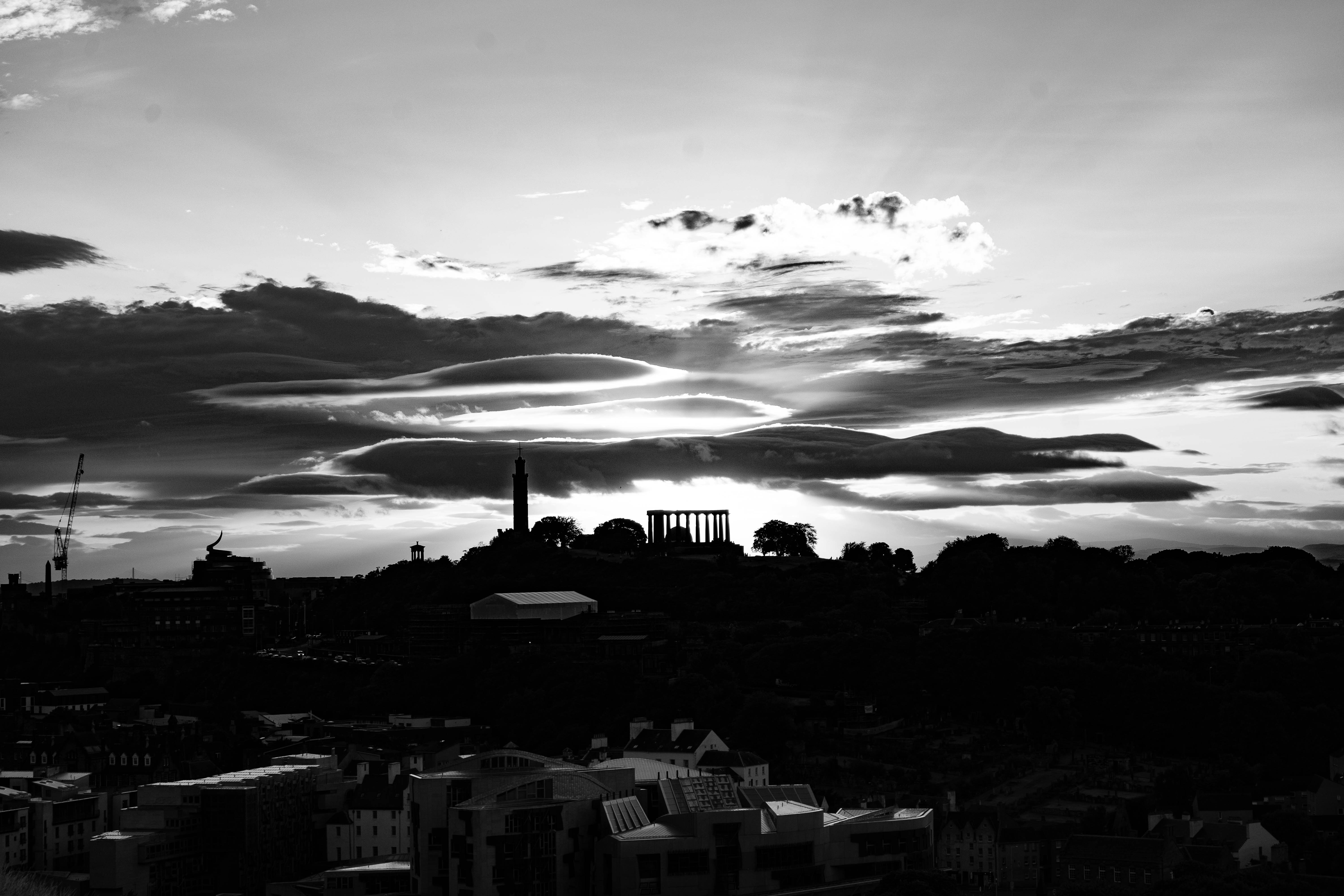 Silueeta de Calton Hill en Edimburgo - Foto gratuita en Unsplash