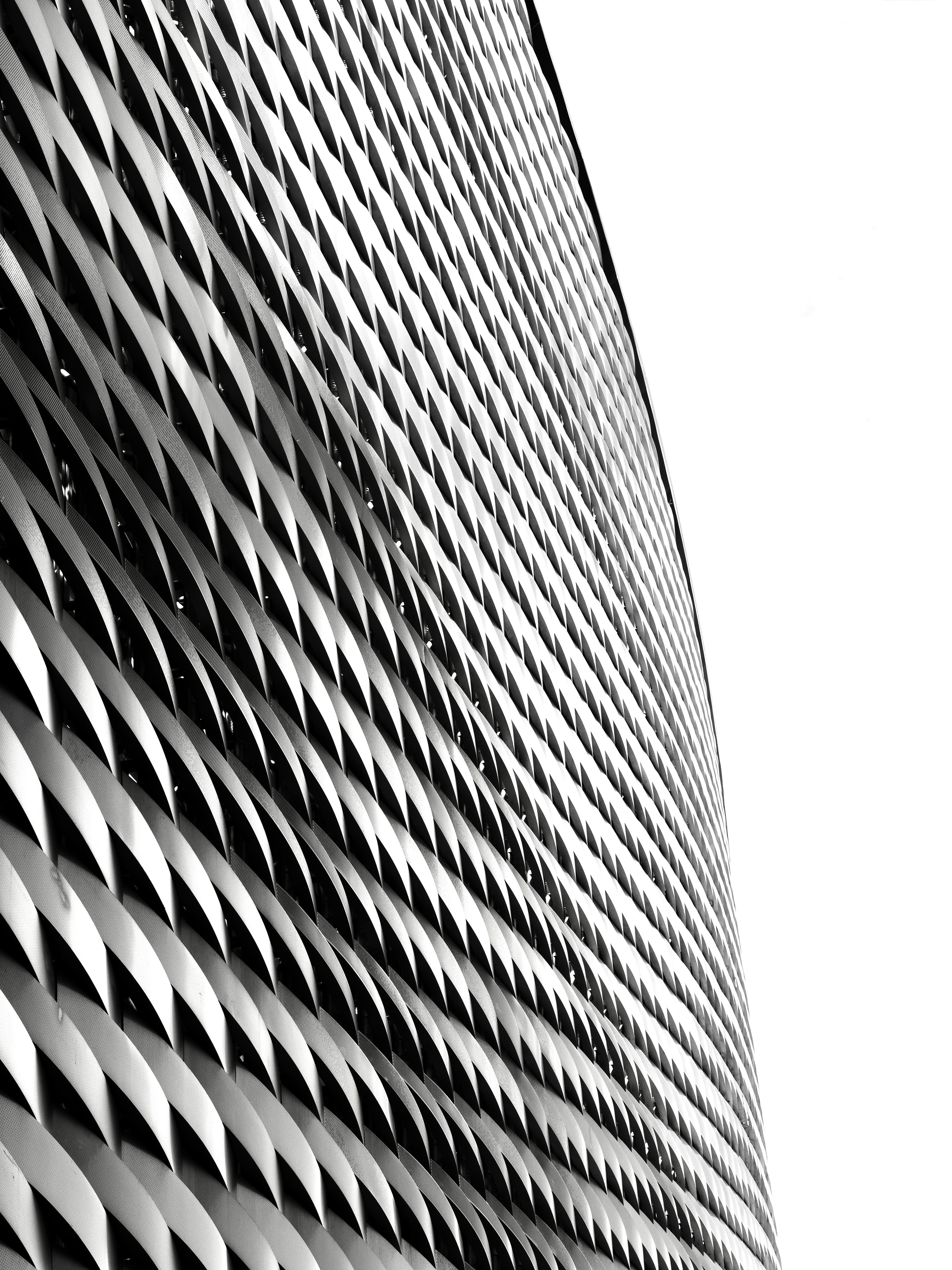 Curved building facade with metal lattice - Free Photo on Unsplash