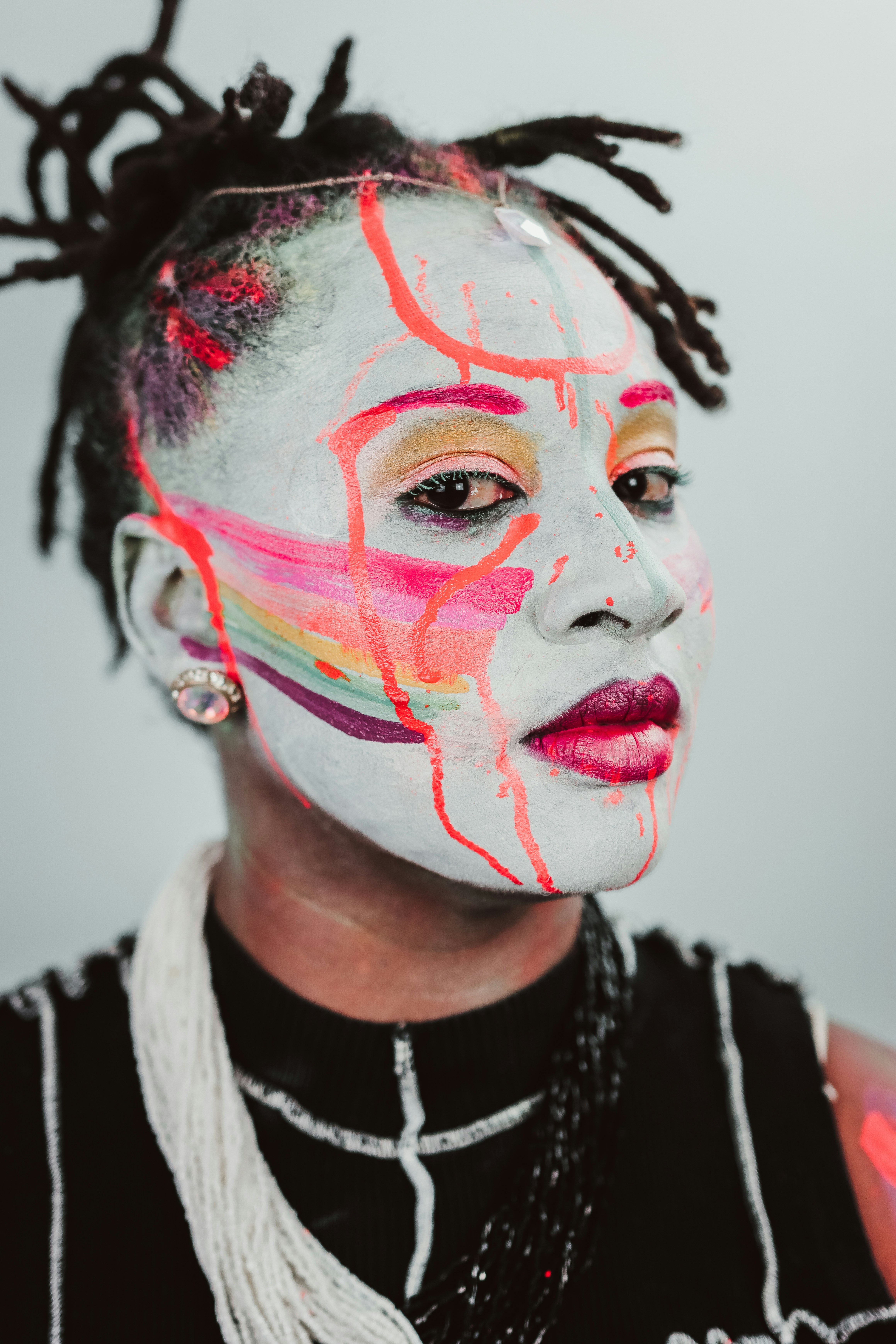Person with white painted face - Free Photo on Unsplash