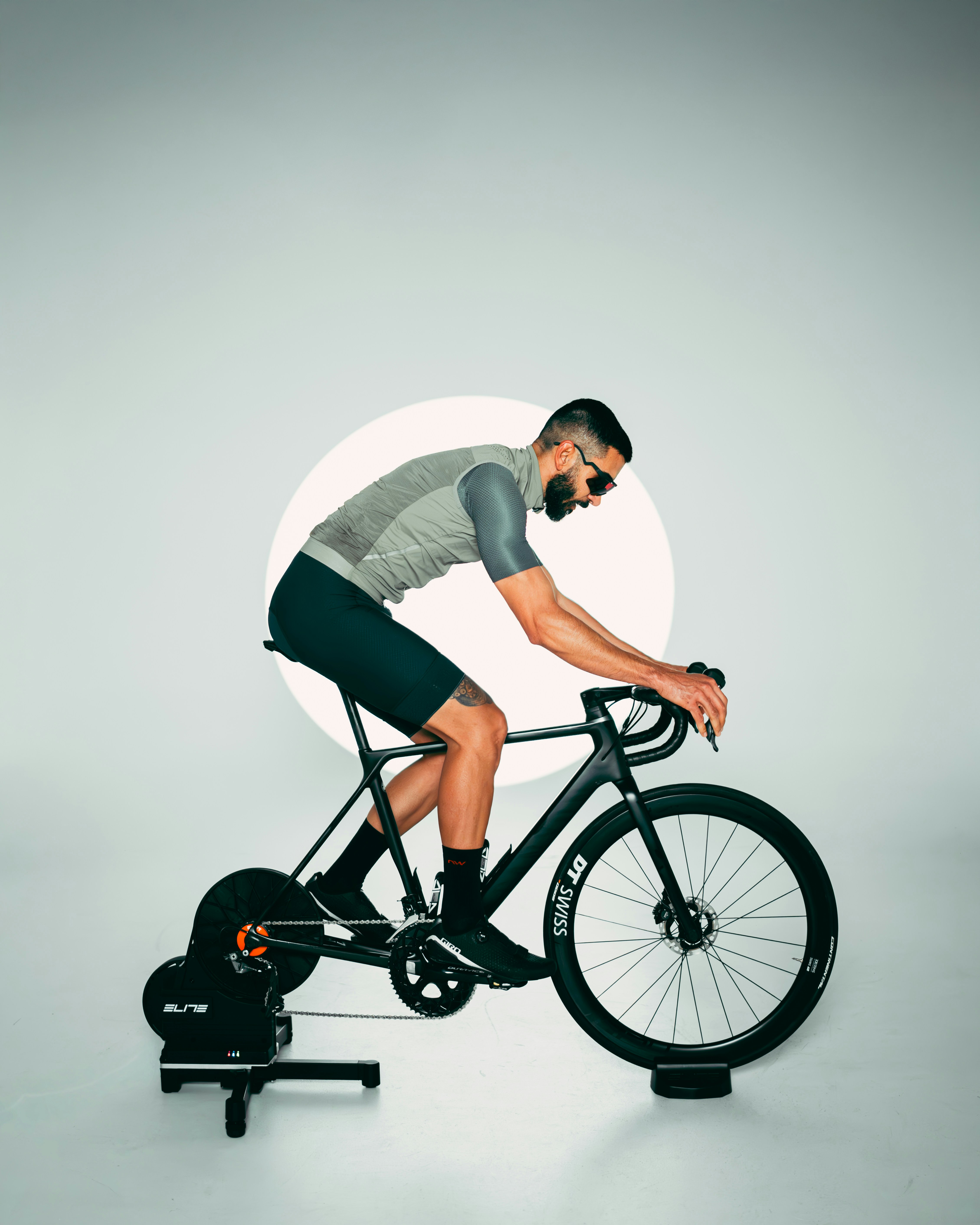 Man riding road bike on trainer - Free Photo on Unsplash