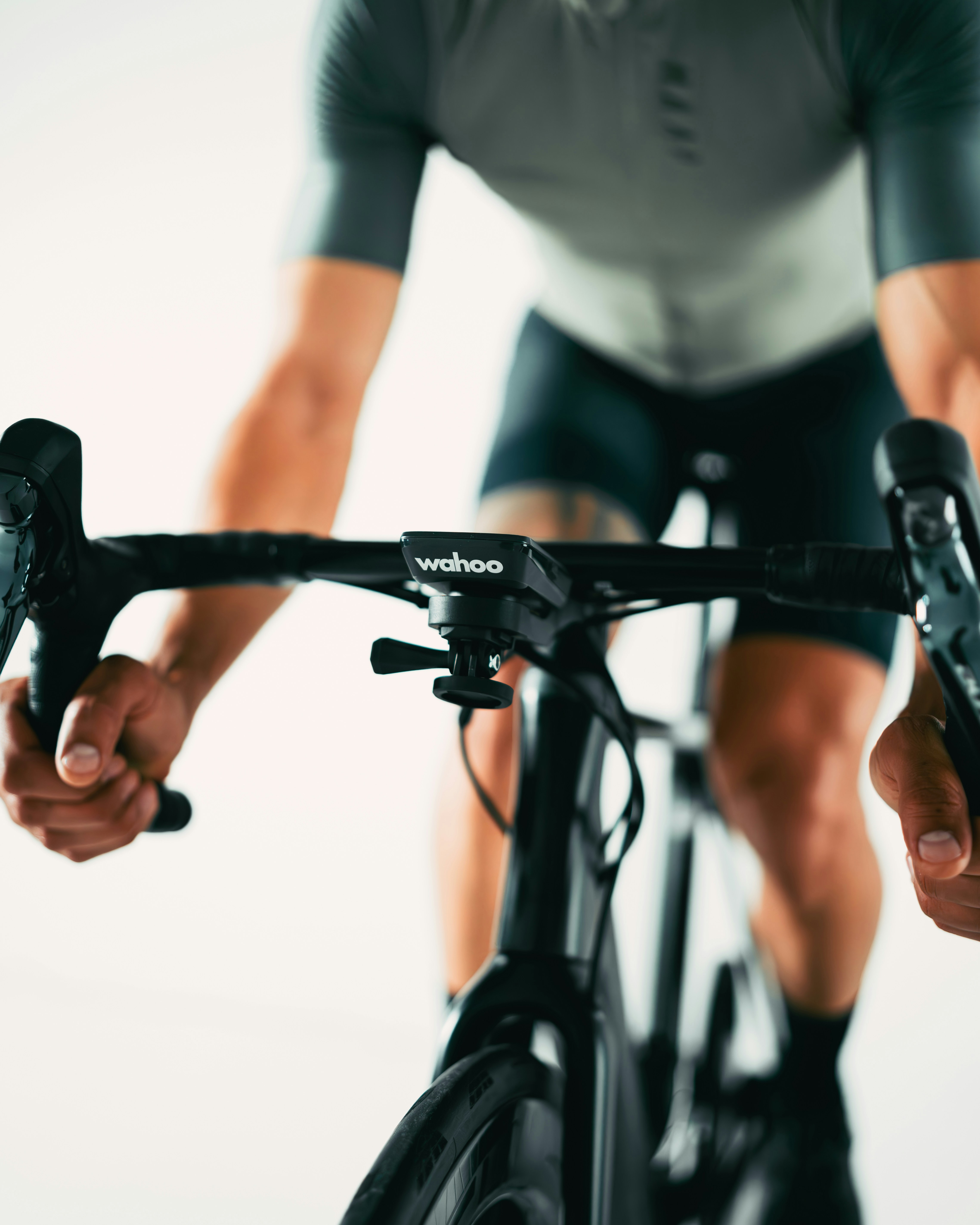 Person riding road bike with computer - Free Photo on Unsplash