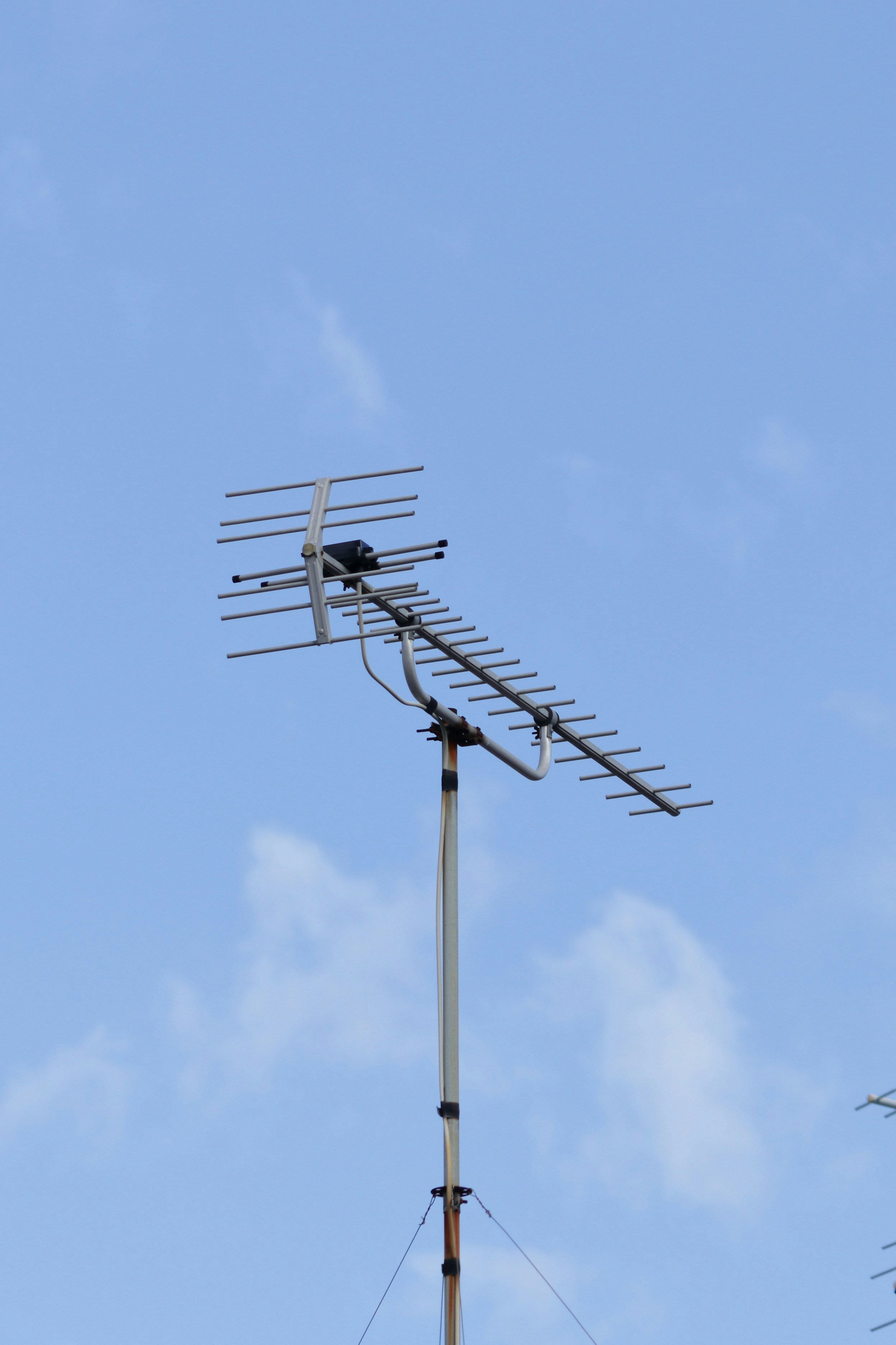 Television antenna on metal pole - Free Photo on Unsplash