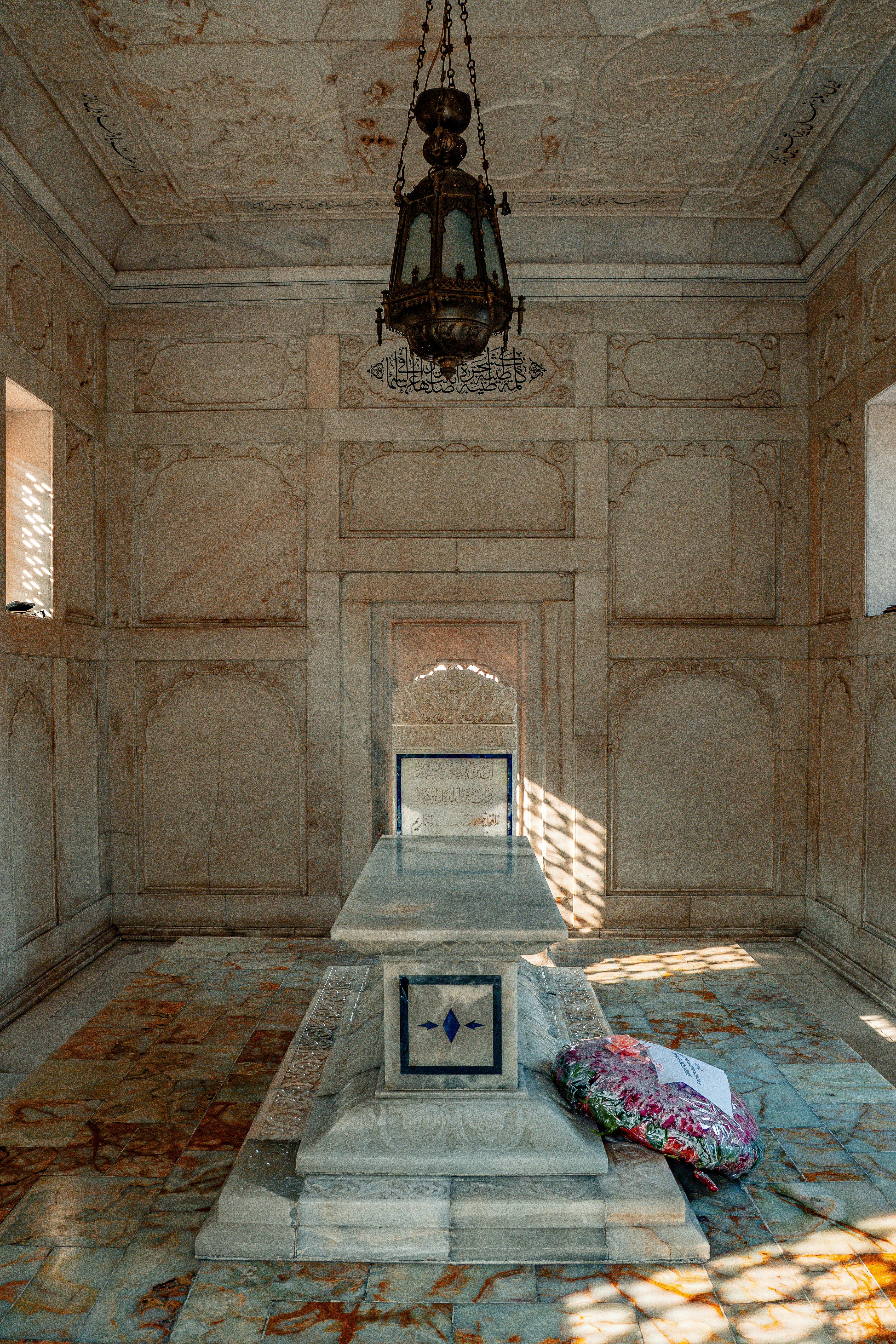 Marble cenotaph in sunlit room - Free Photo on Unsplash