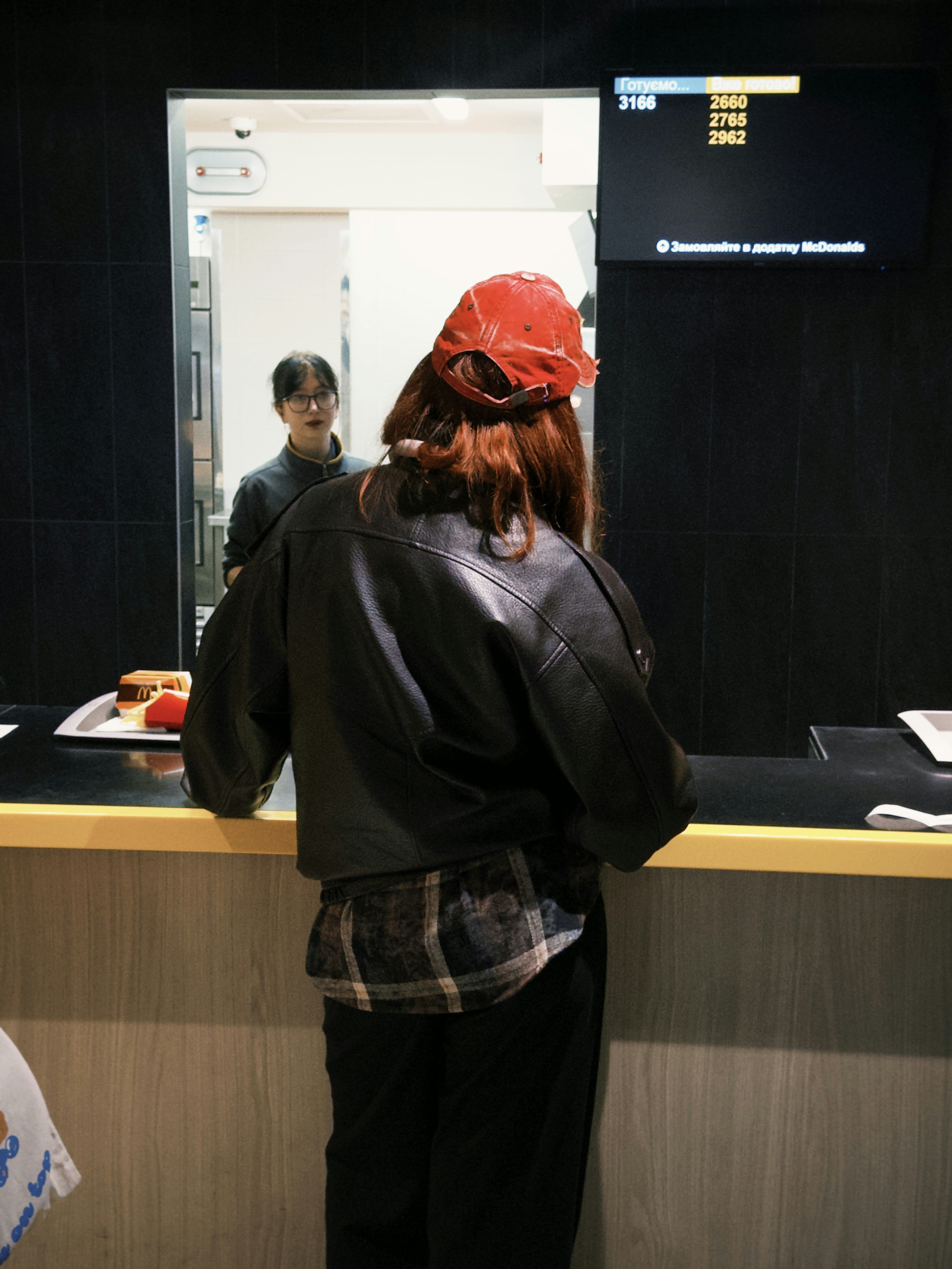 Person at fast food counter - Free Photo on Unsplash