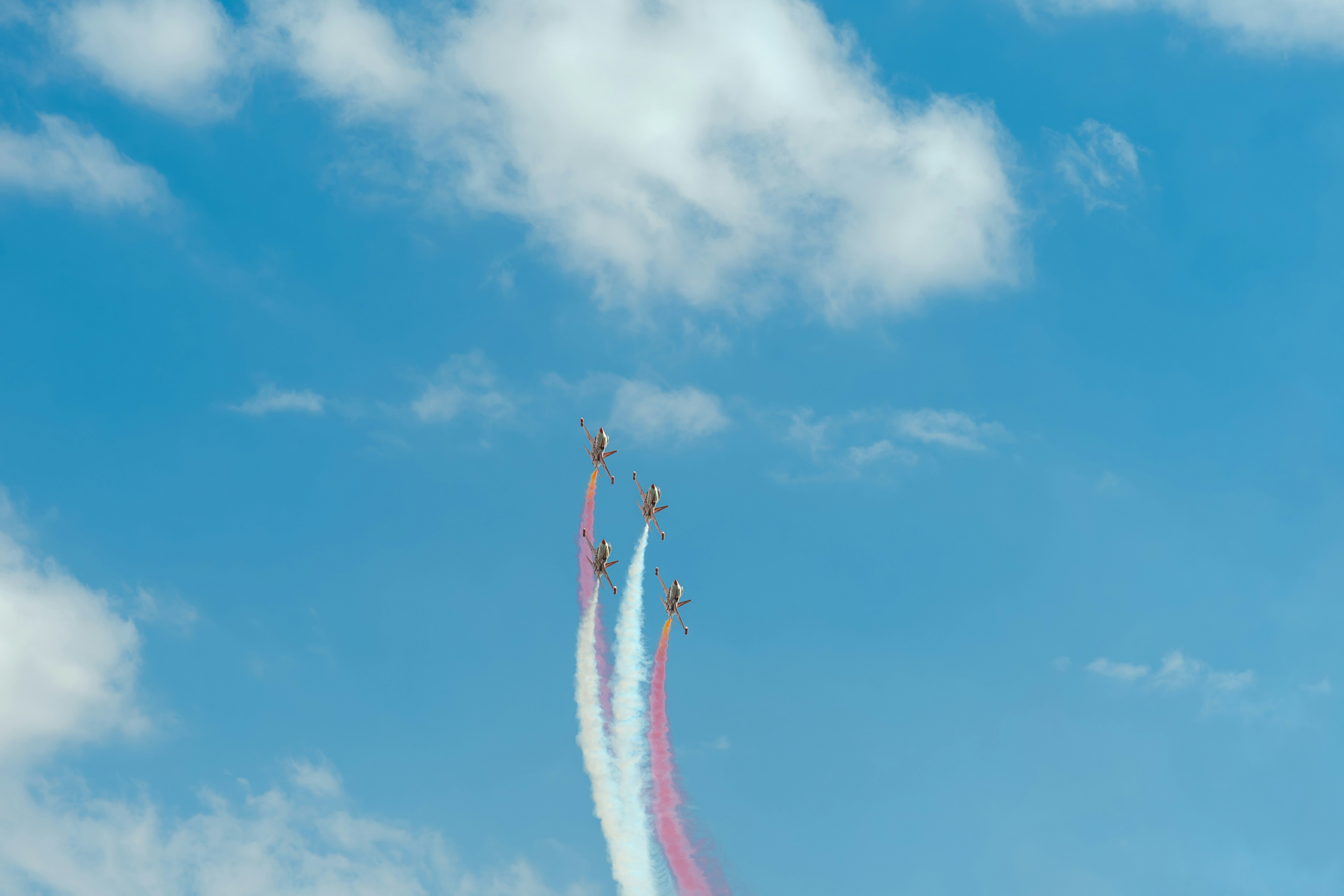 Fighter jets with smoke trails - Free Photo on Unsplash