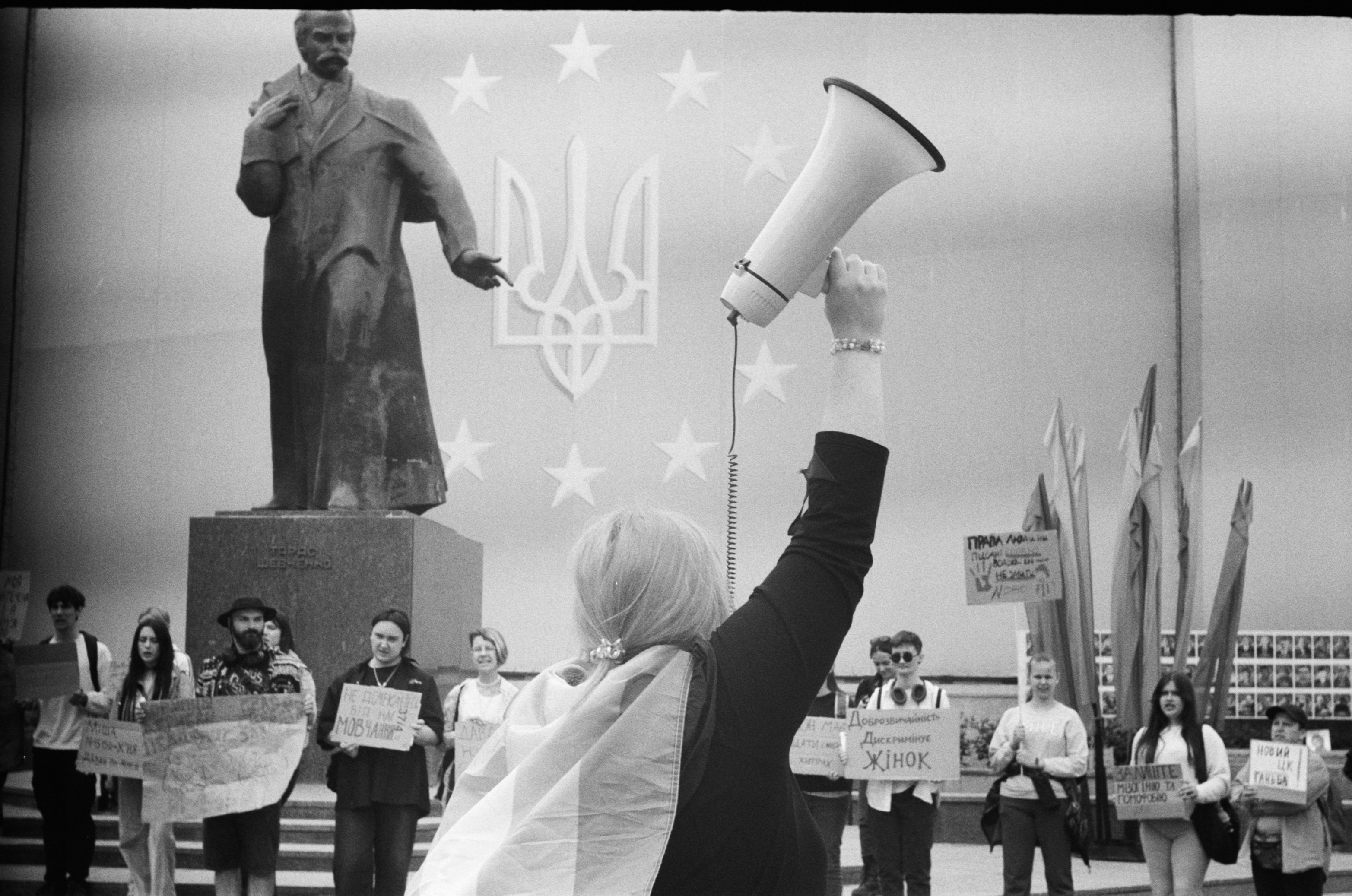 Protest with megaphone and statue - Free Photo on Unsplash