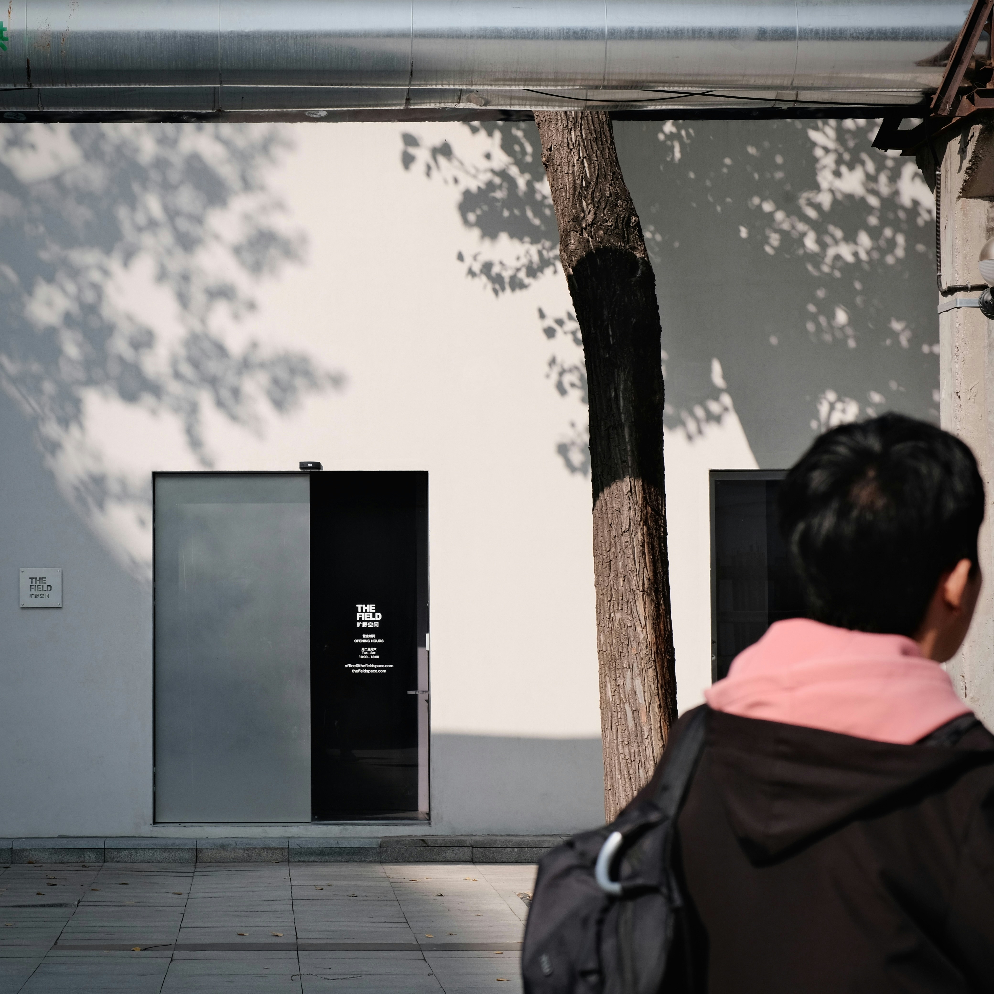 Person walking past white building - Free Photo on Unsplash