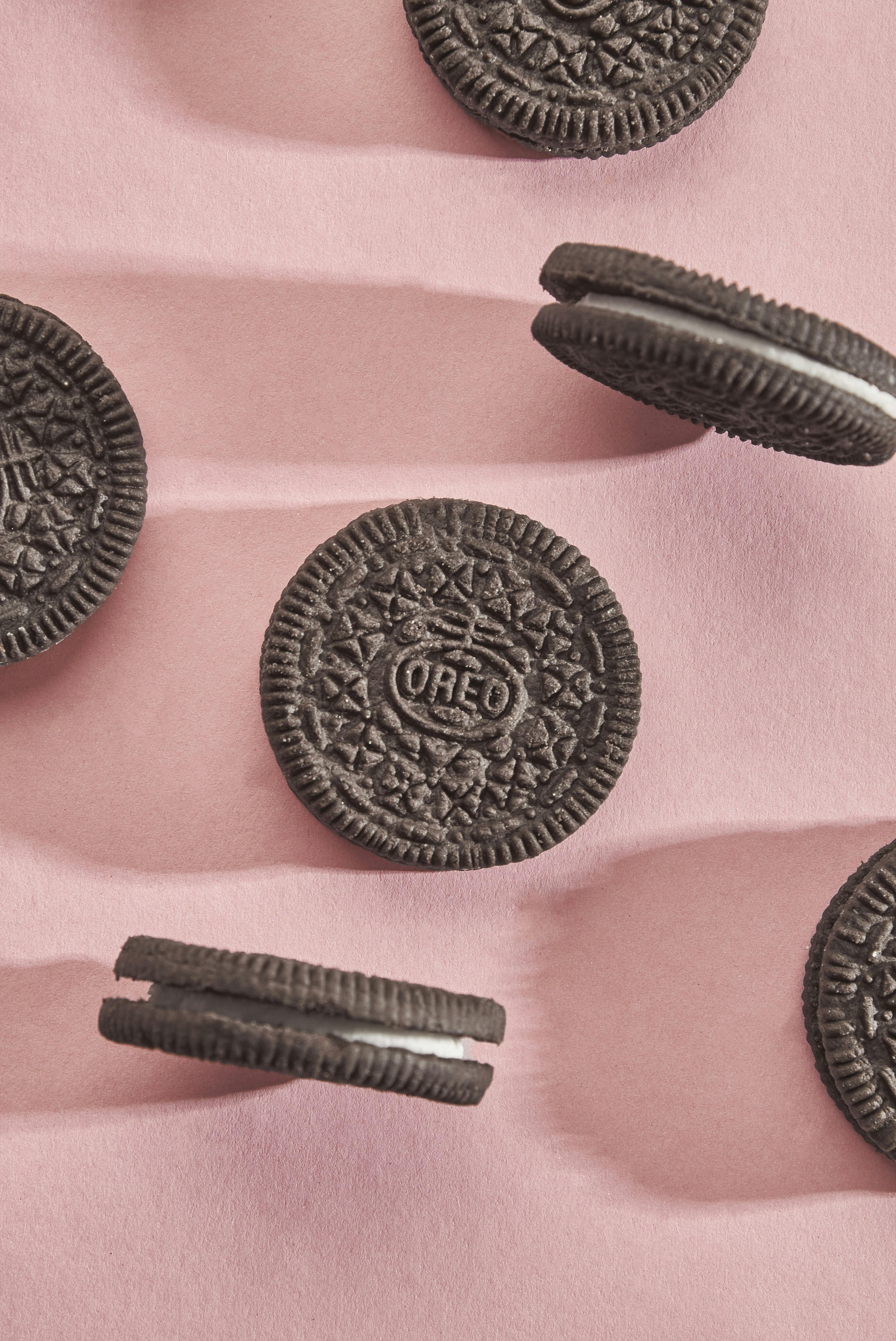 Chocolate sandwich cookies on pink - Free Photo on Unsplash