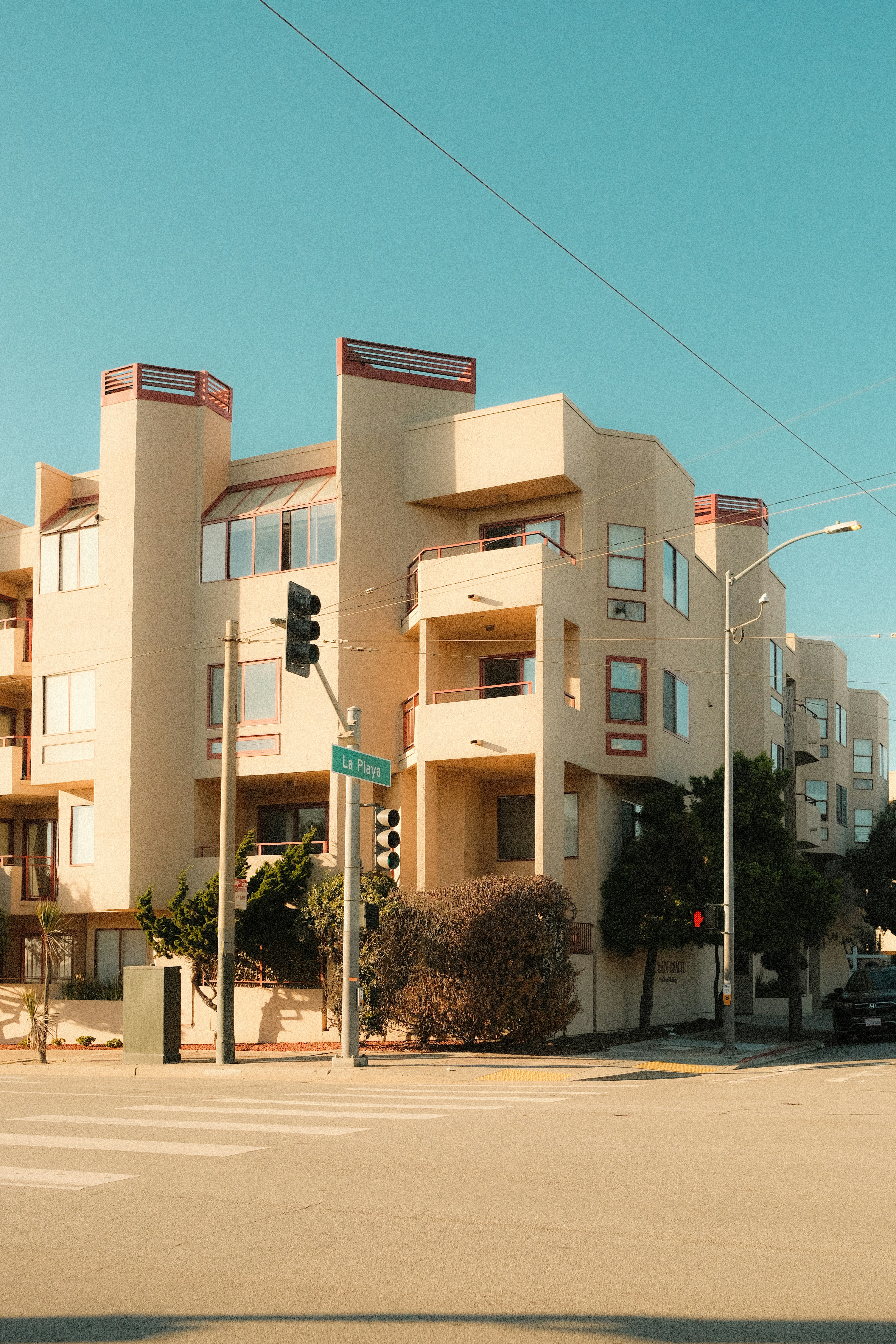 Beige apartment building on street corner - Free Photo on Unsplash
