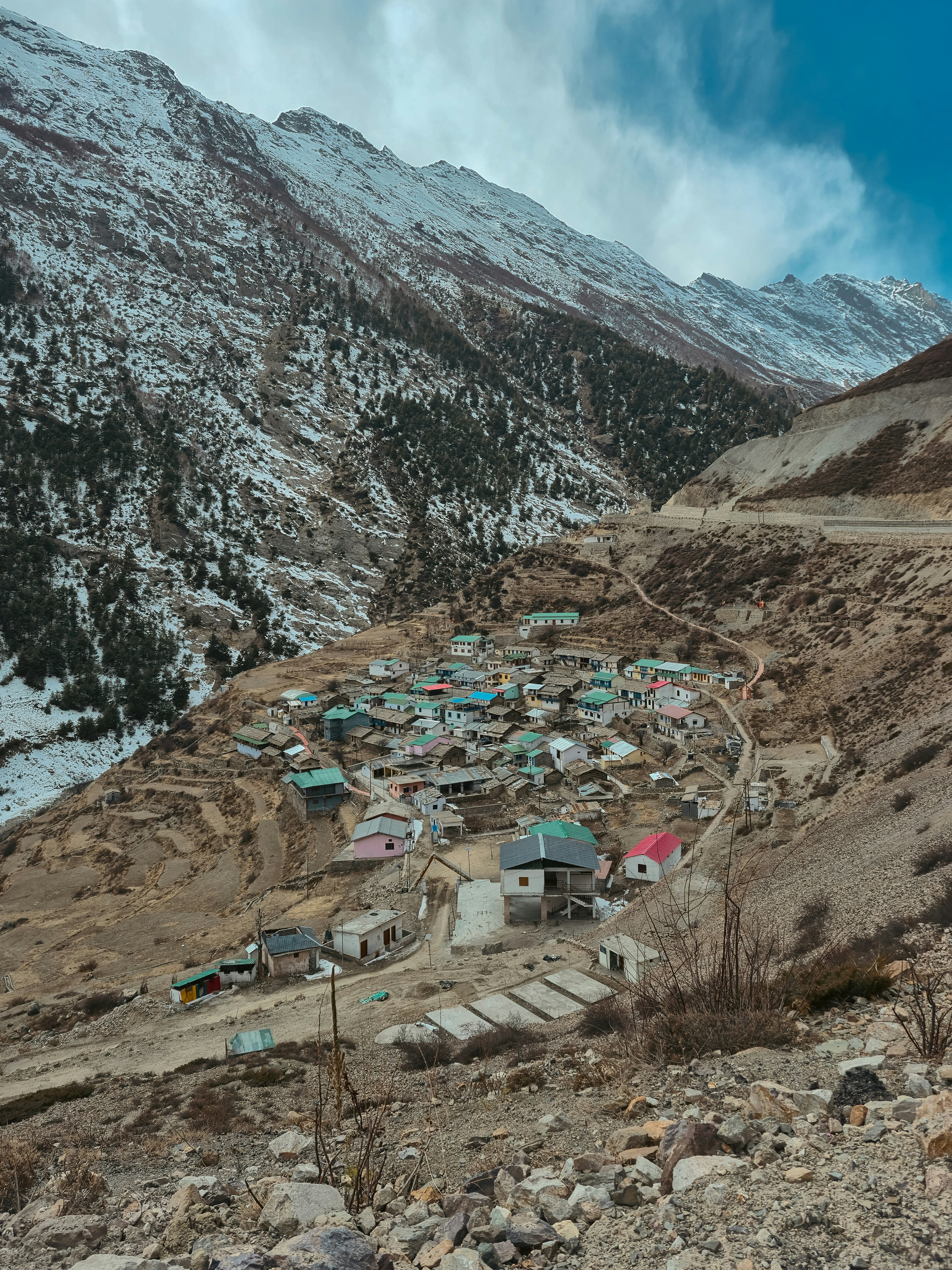 Village with colorful roofs in mountains - Free Photo on Unsplash