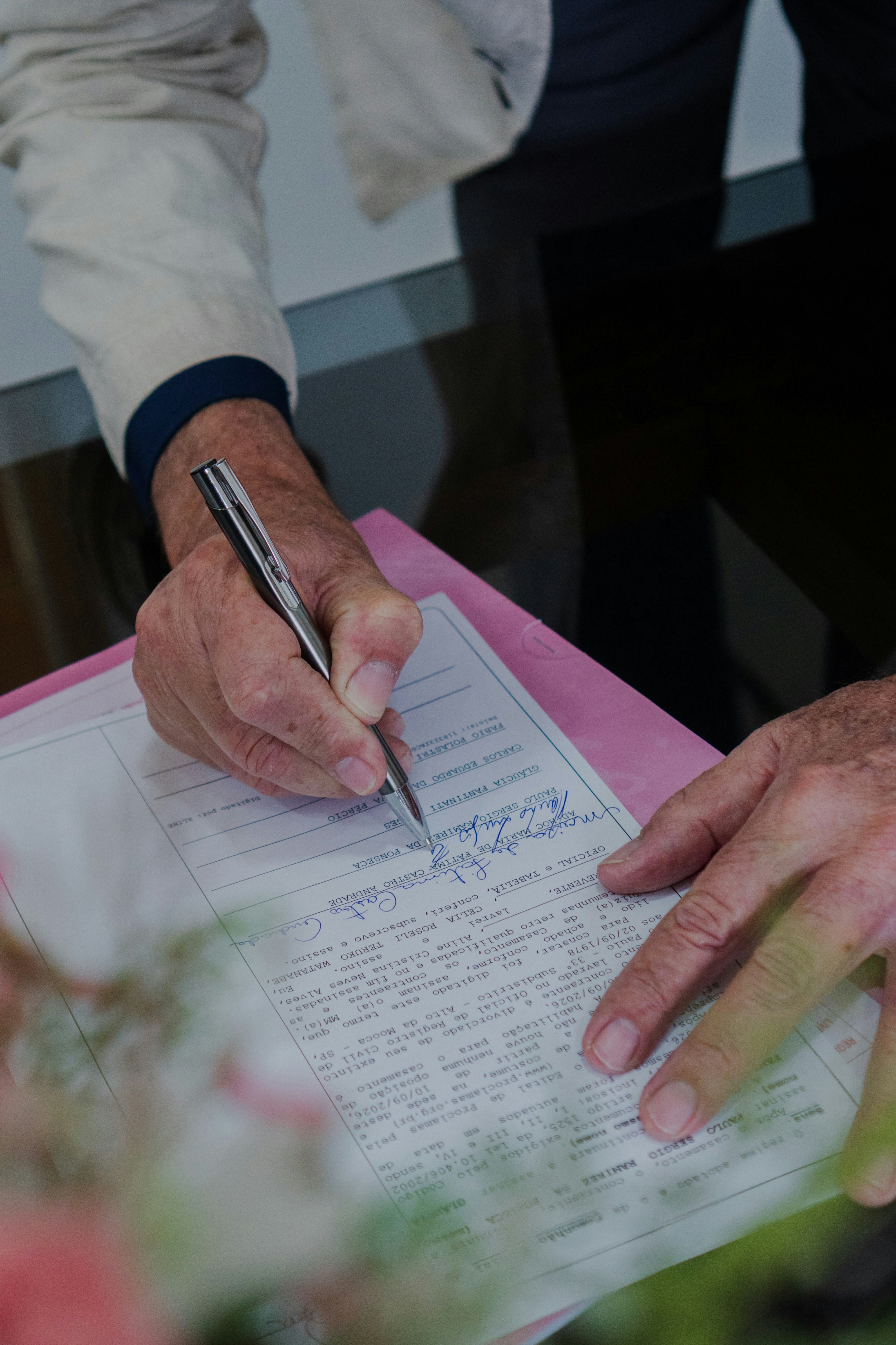 Person signing legal document on clipboard - Free Photo on Unsplash